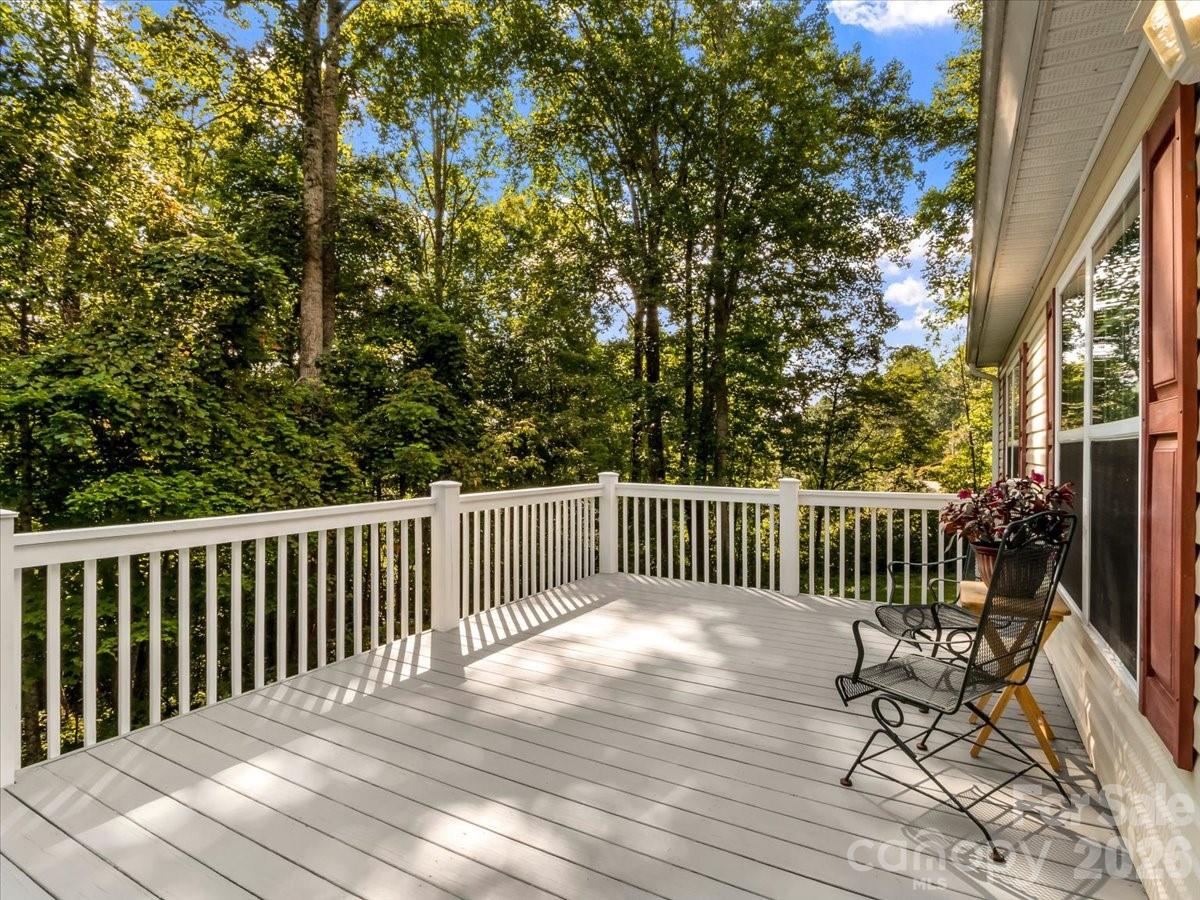 195 Banjo Branch Road — Burnsville