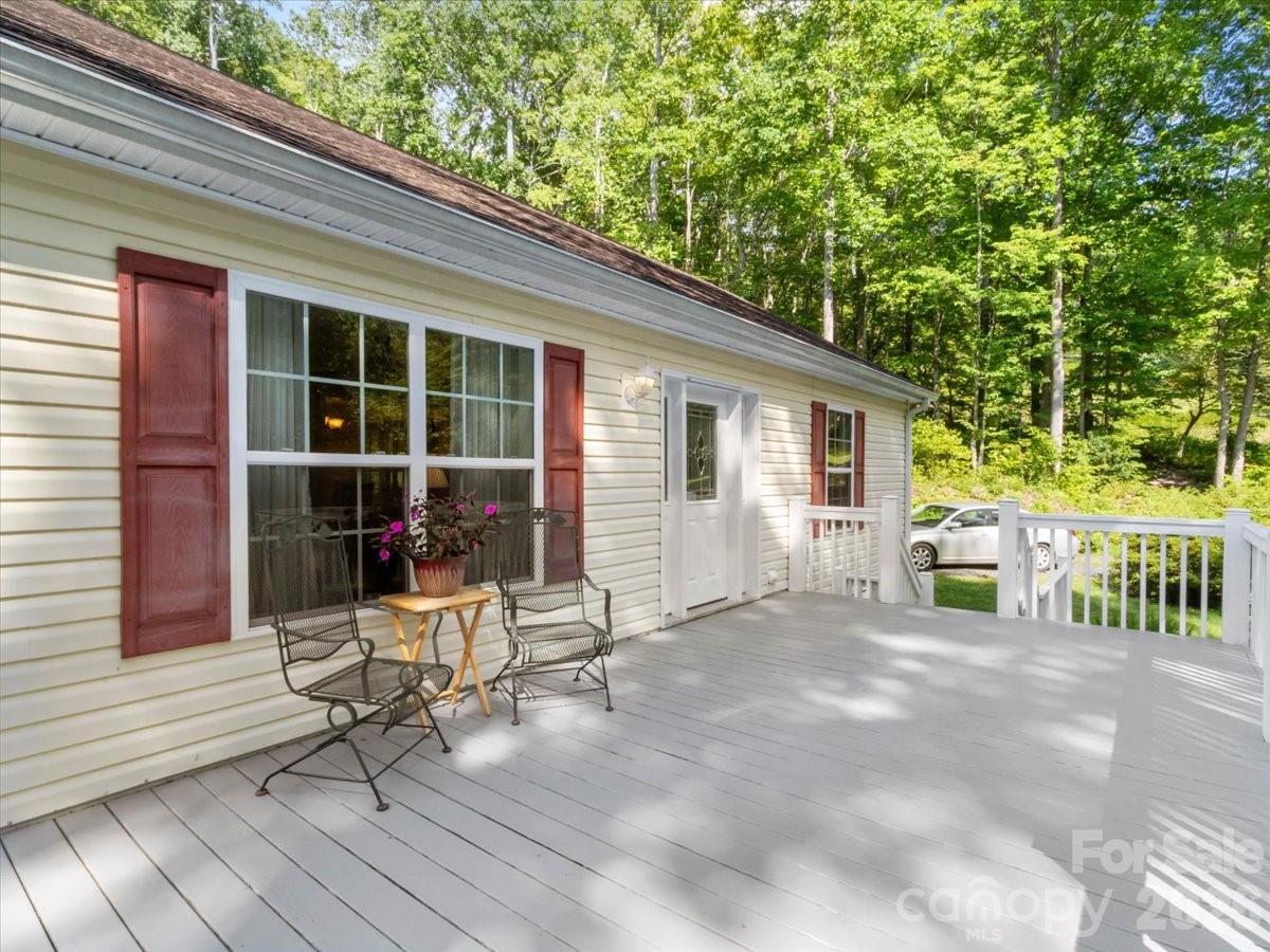 195 Banjo Branch Road — Burnsville