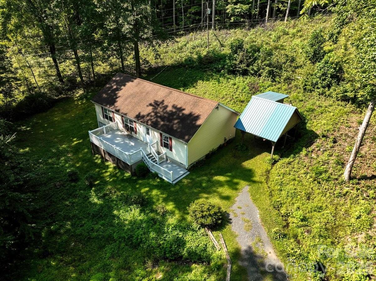 195 Banjo Branch Road — Burnsville