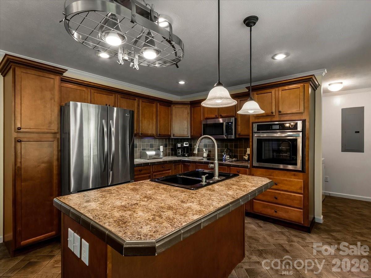 195 Banjo Branch Road — Burnsville
