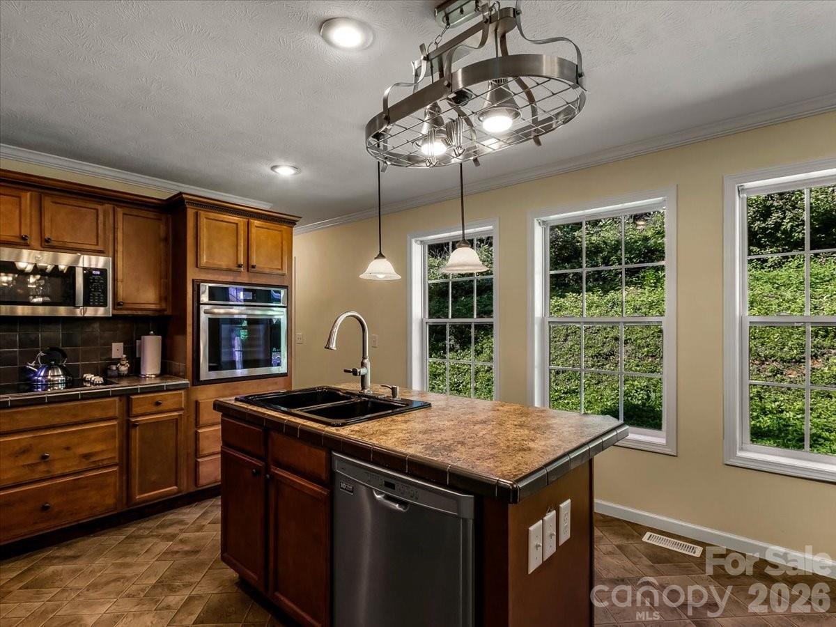 195 Banjo Branch Road — Burnsville