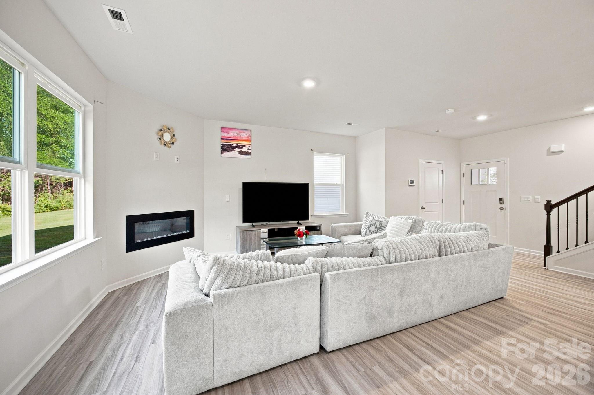 1314 37th Avenue Lane NE — Hickory