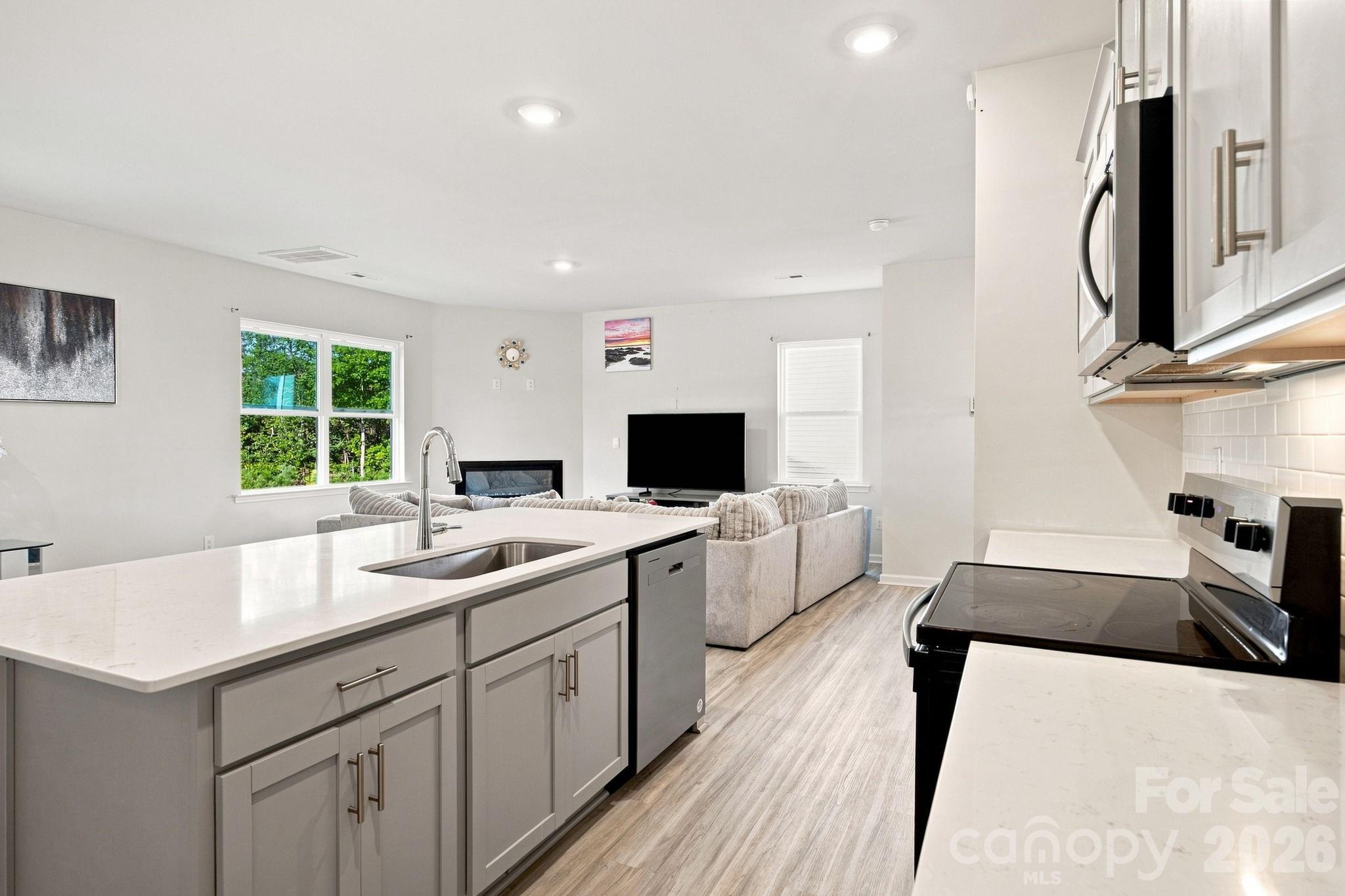 1314 37th Avenue Lane NE — Hickory