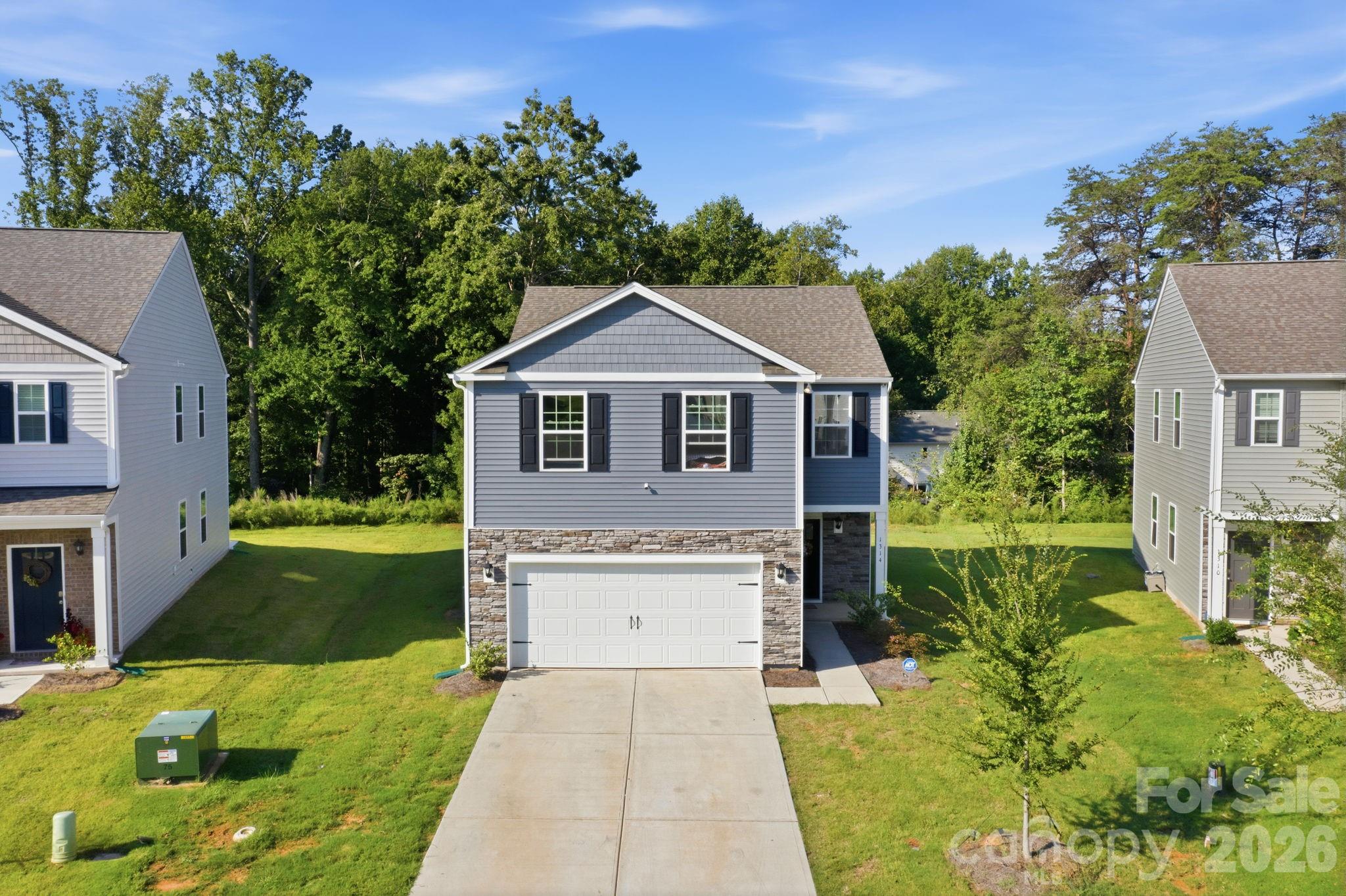 1314 37th Avenue Lane NE — Hickory