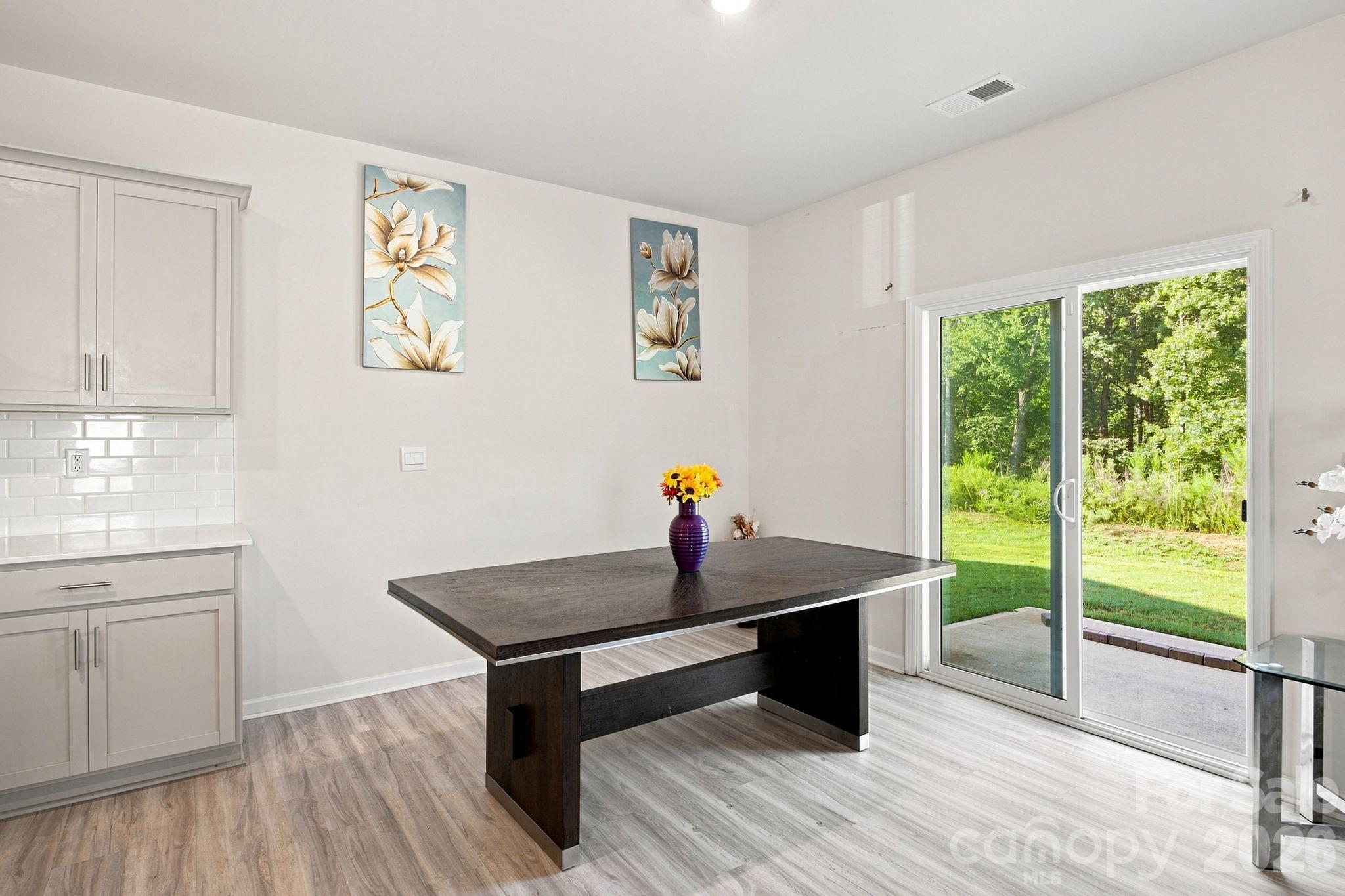 1314 37th Avenue Lane NE — Hickory