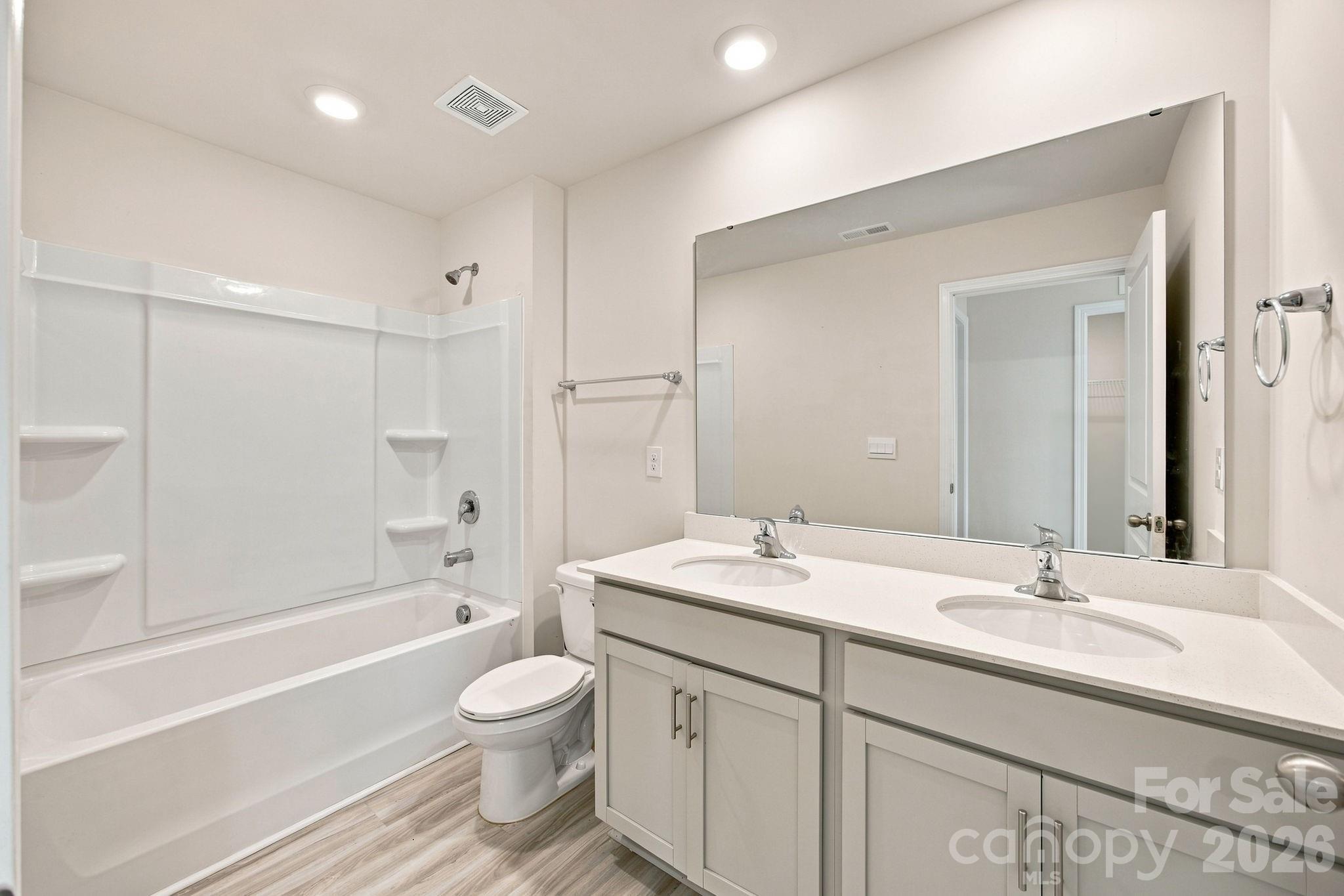 1314 37th Avenue Lane NE — Hickory