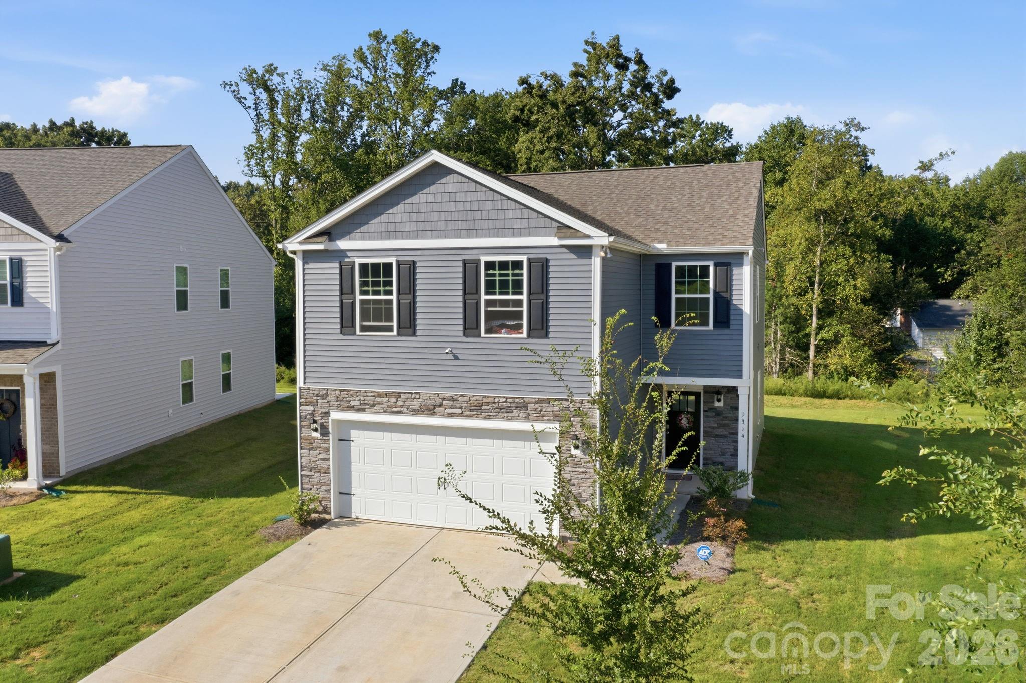 1314 37th Avenue Lane NE — Hickory