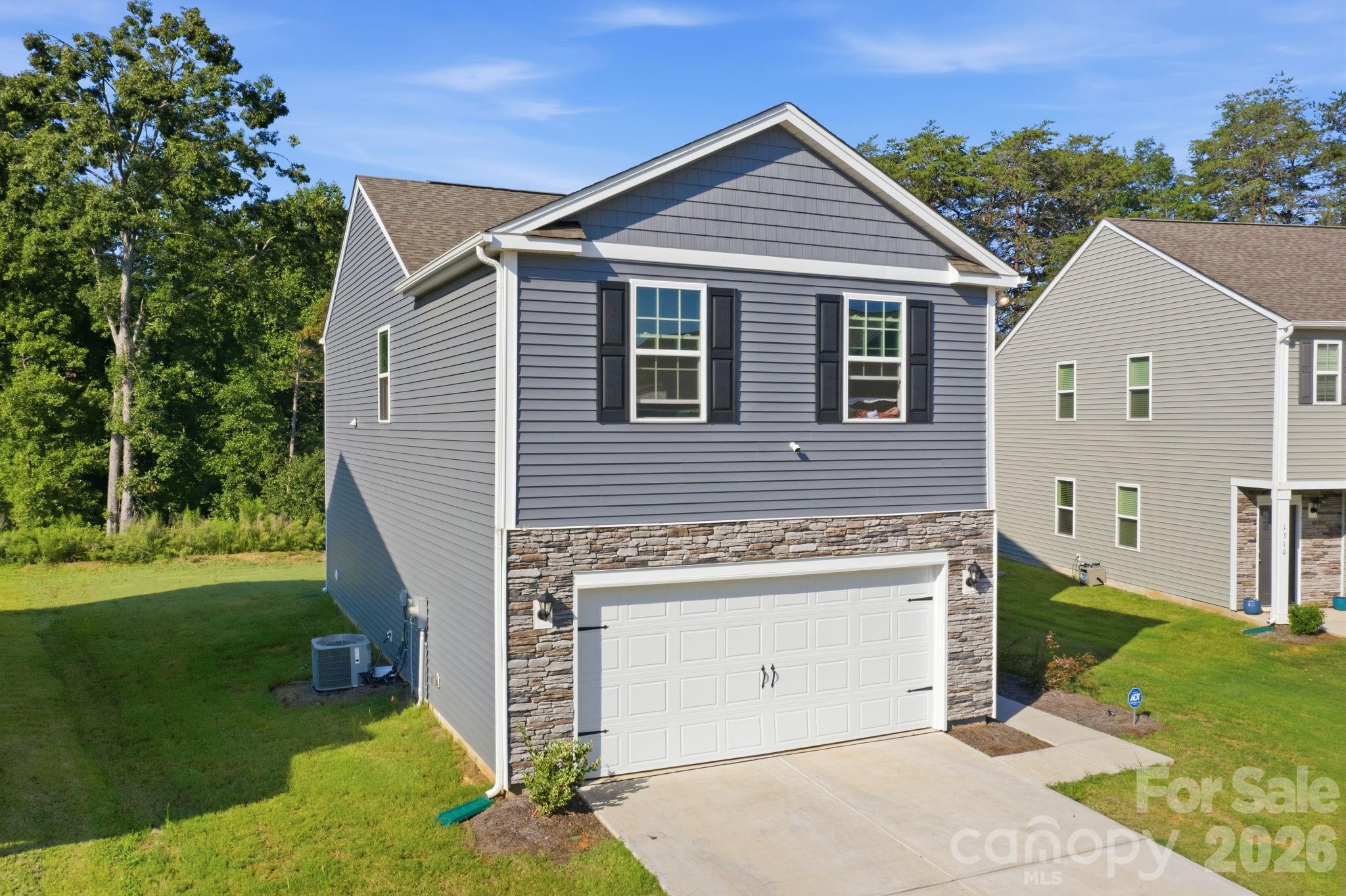 1314 37th Avenue Lane NE — Hickory