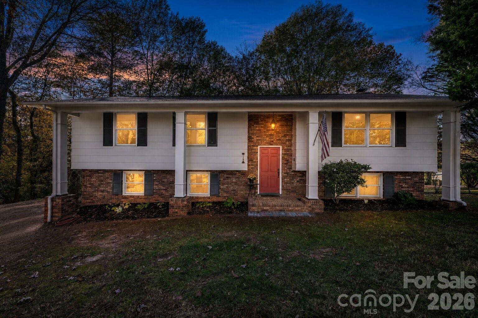 1185 10th Street Place NW — Hickory