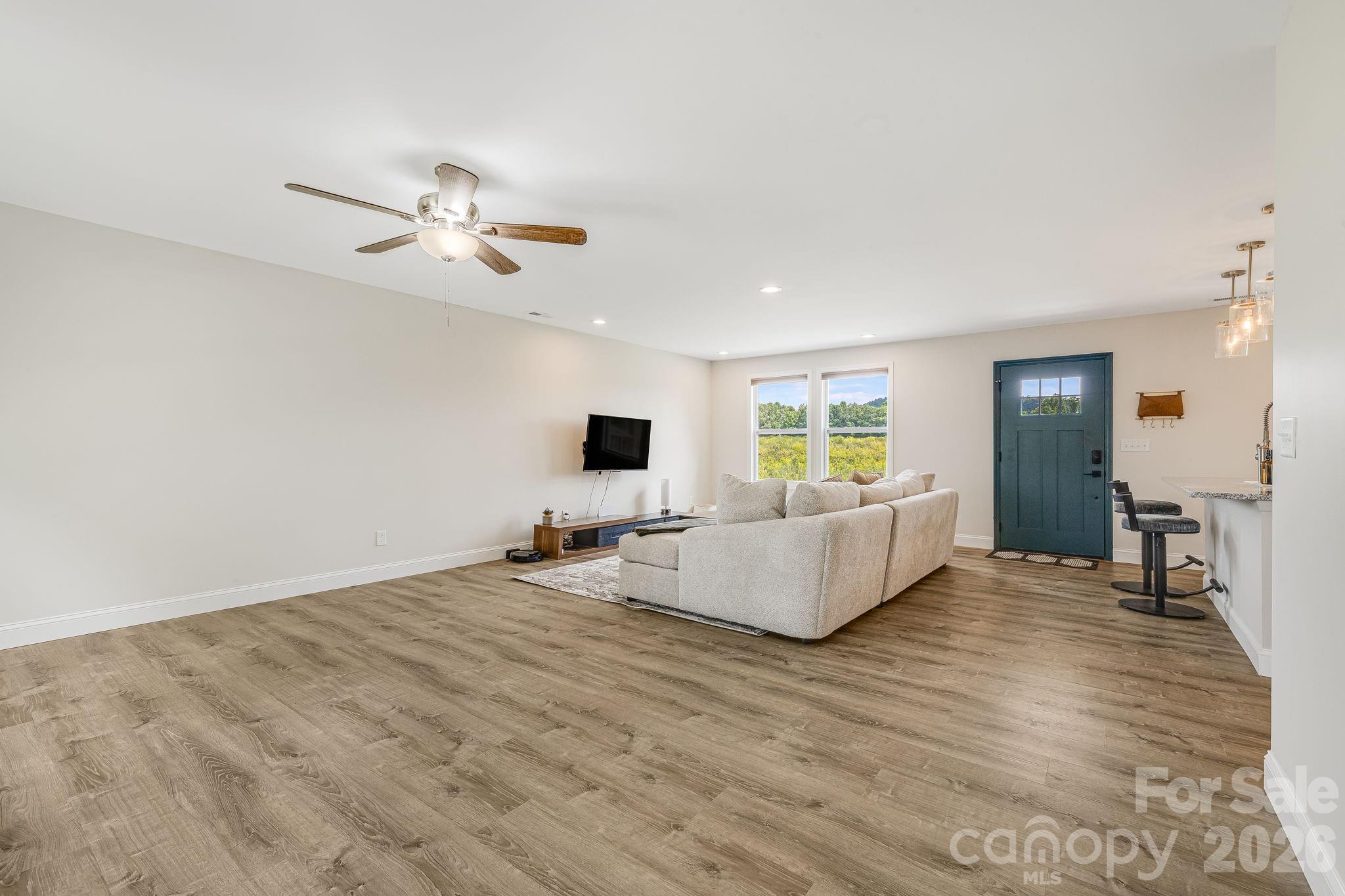 398 Point Hope Lane — Hendersonville