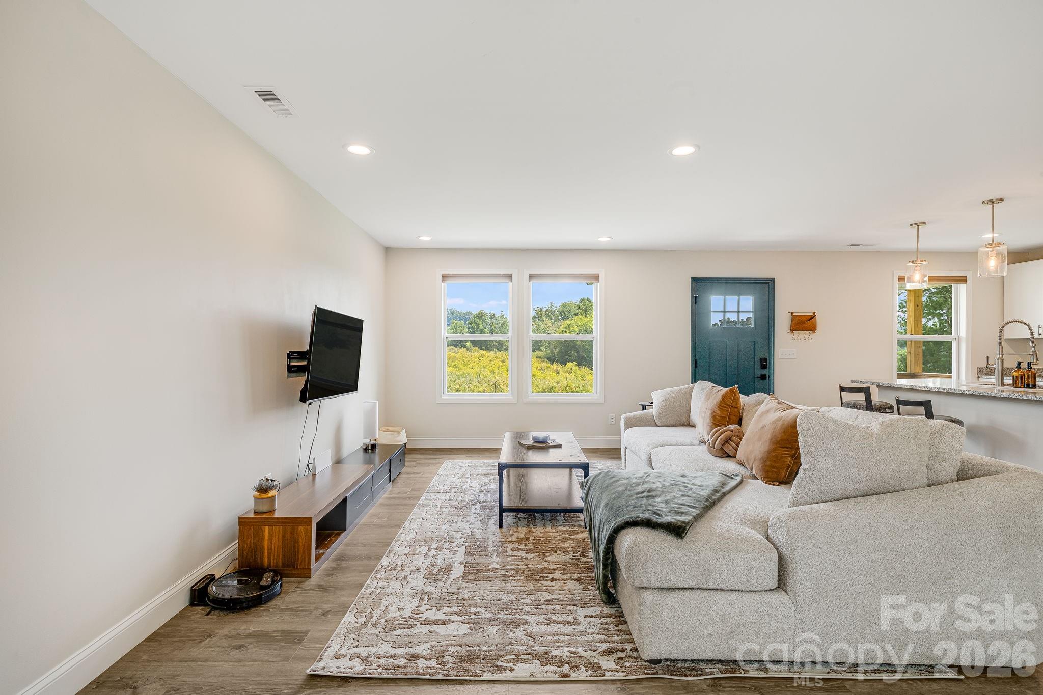 398 Point Hope Lane — Hendersonville