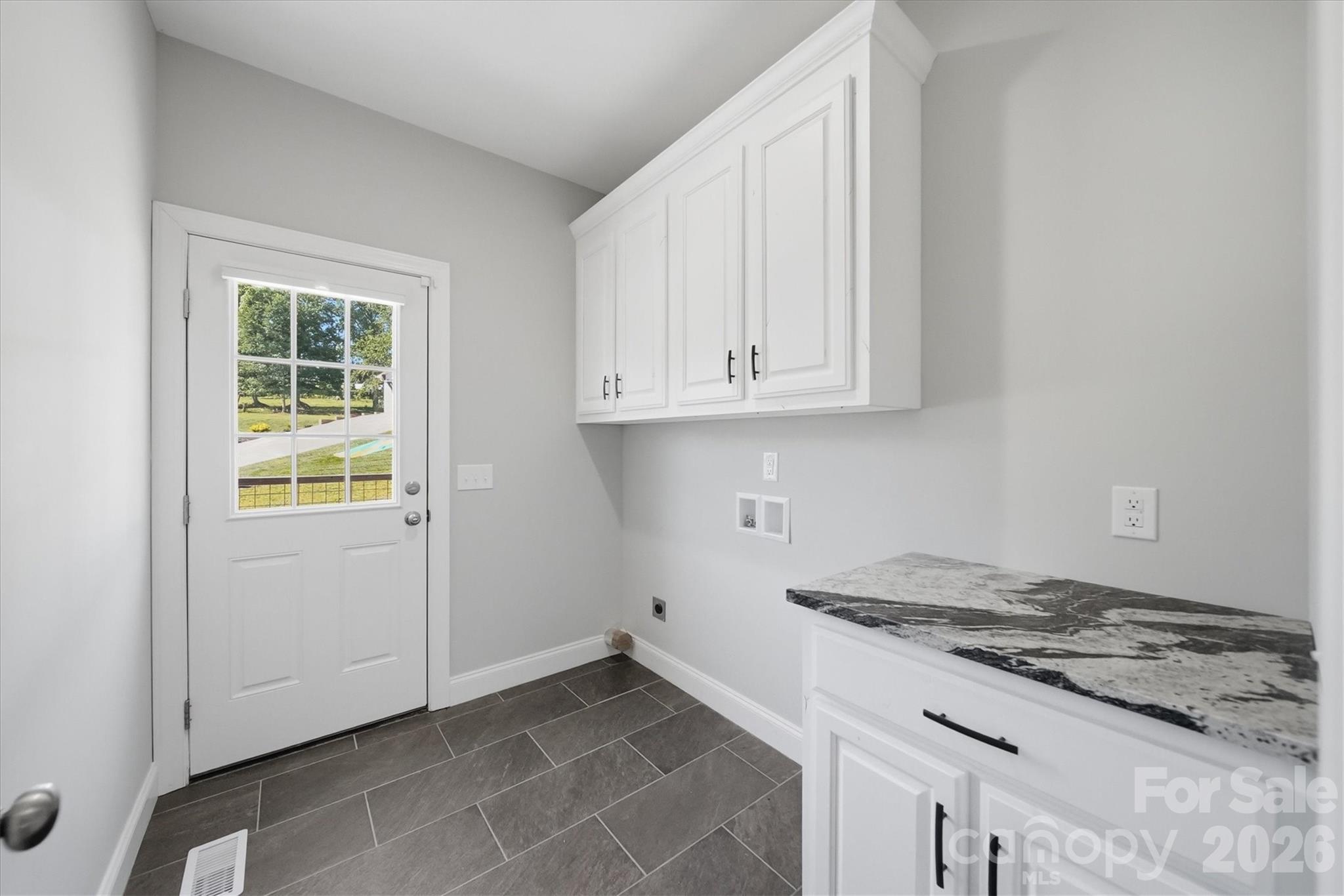 135 Maplewood Court — Hudson