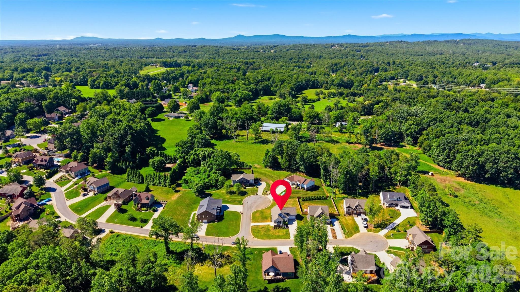 135 Maplewood Court — Hudson