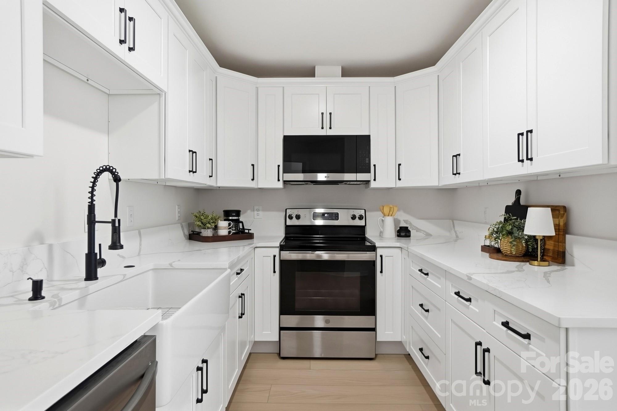 13800 Woody Point Road — Charlotte