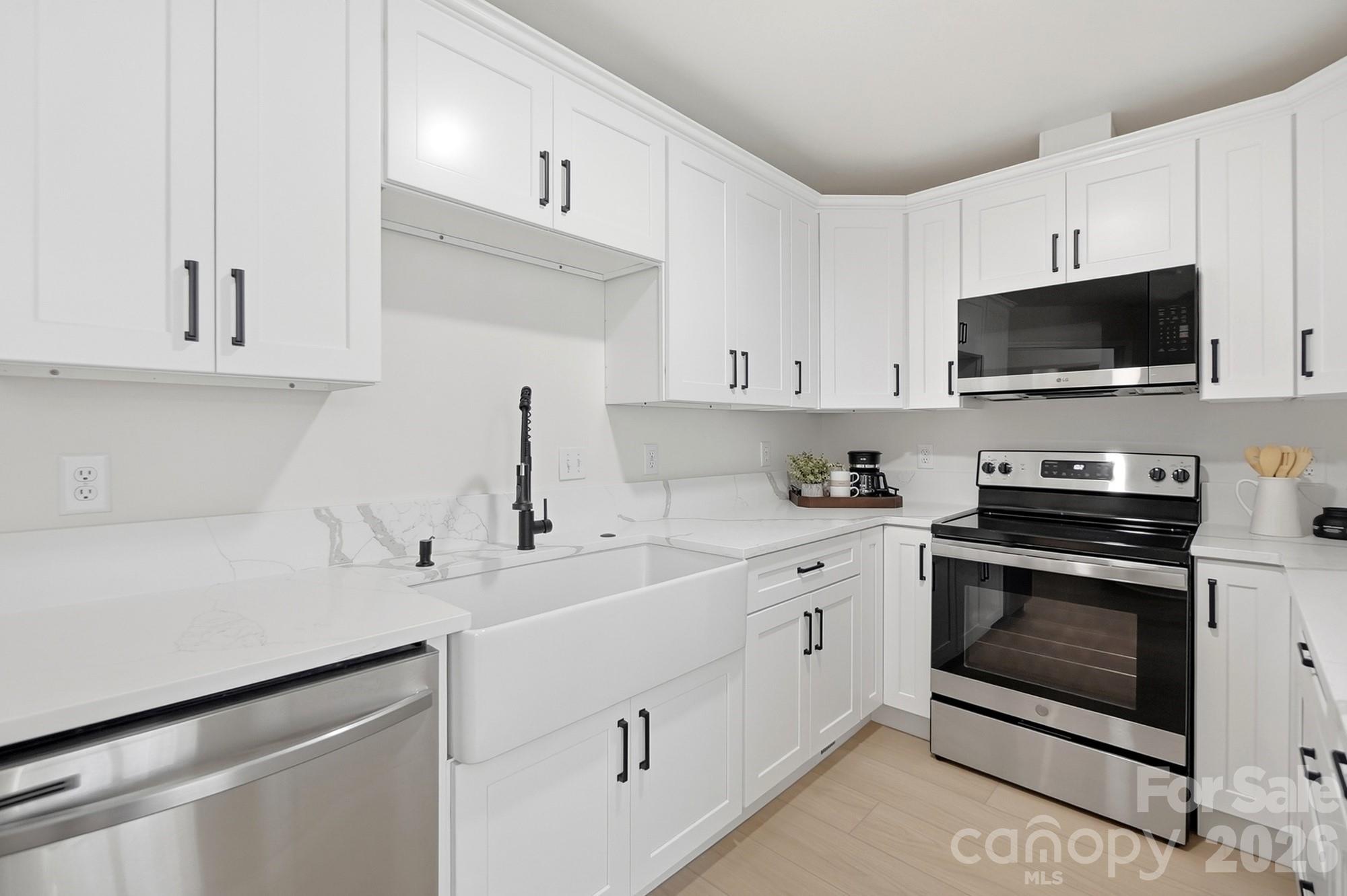 13800 Woody Point Road — Charlotte