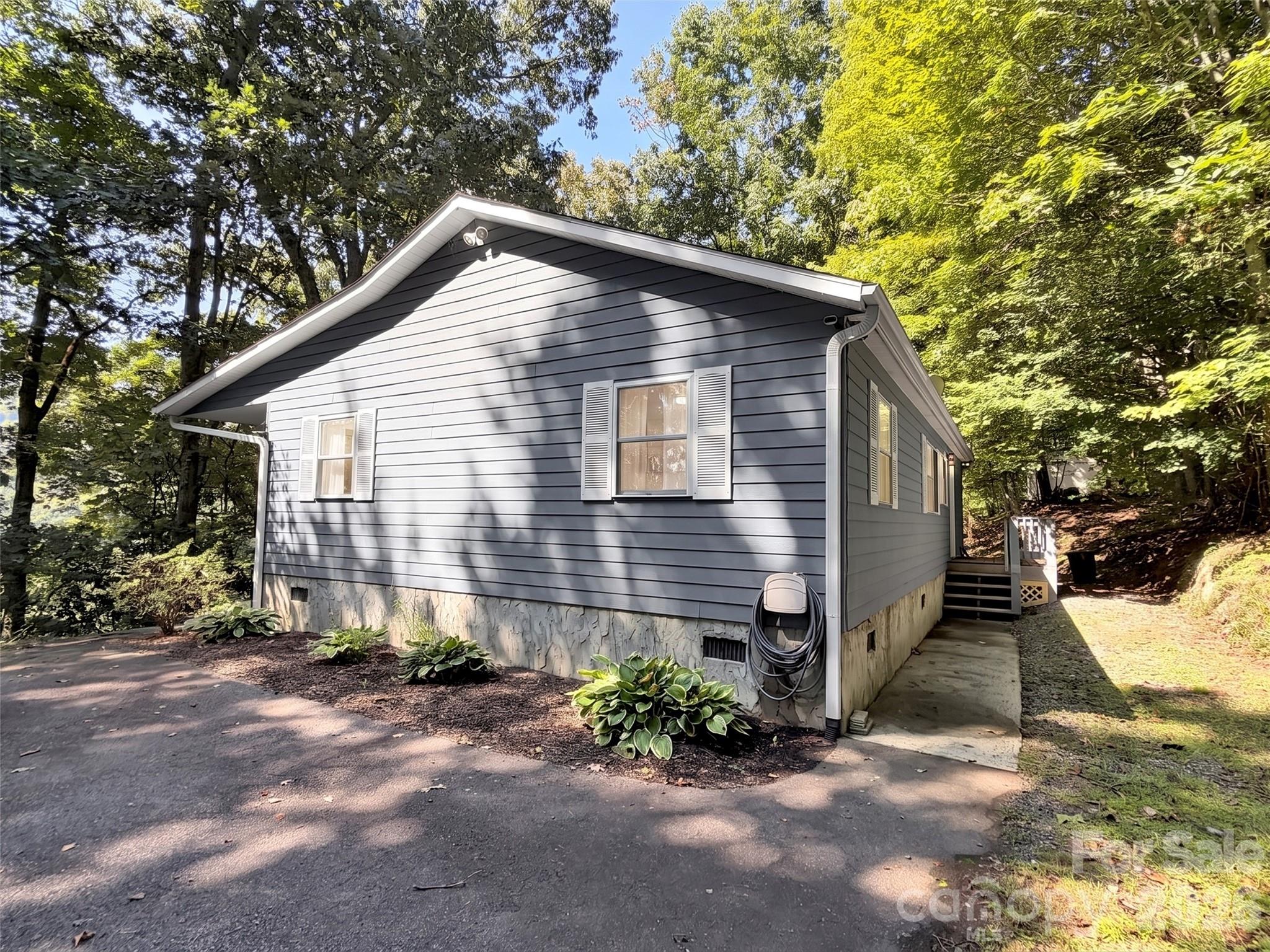 115 Knoll Ridge Lane — Waynesville