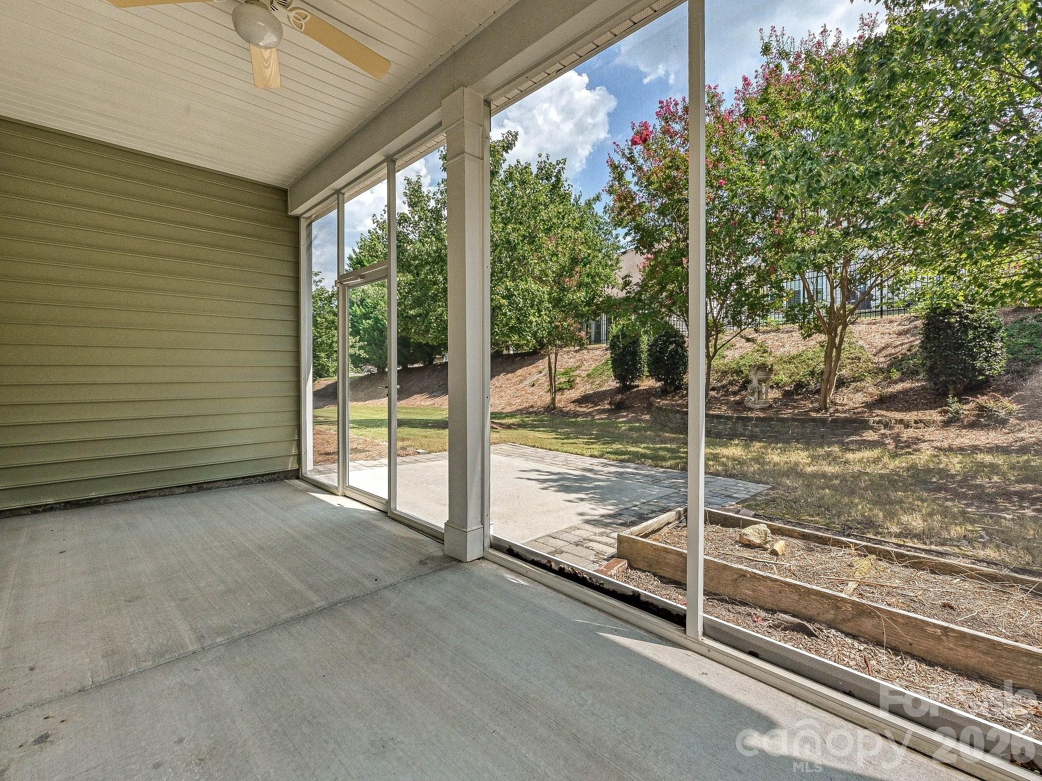 1021 Knob Creek Lane — Tega Cay