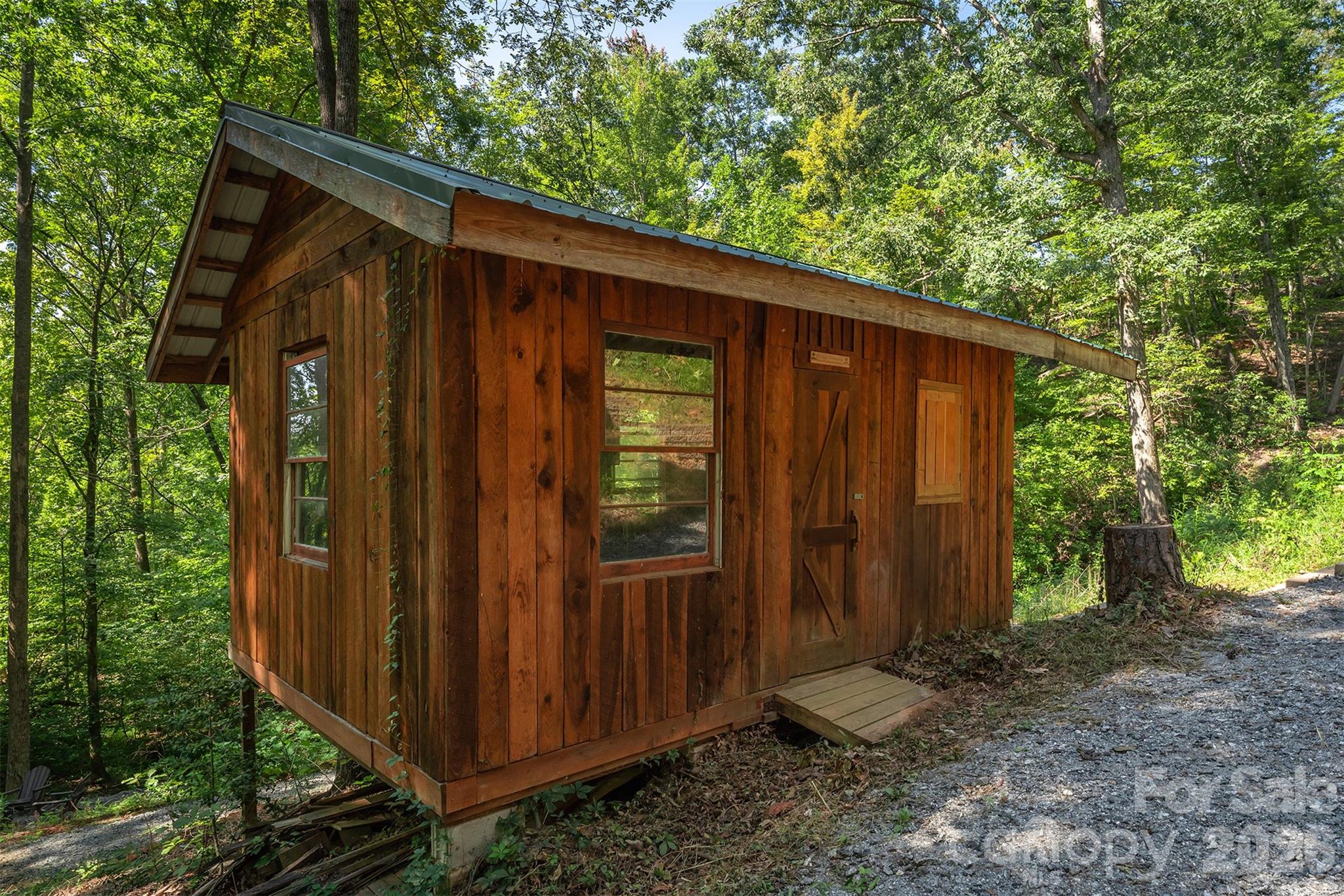 157 Spring Valley Drive — Union Mills