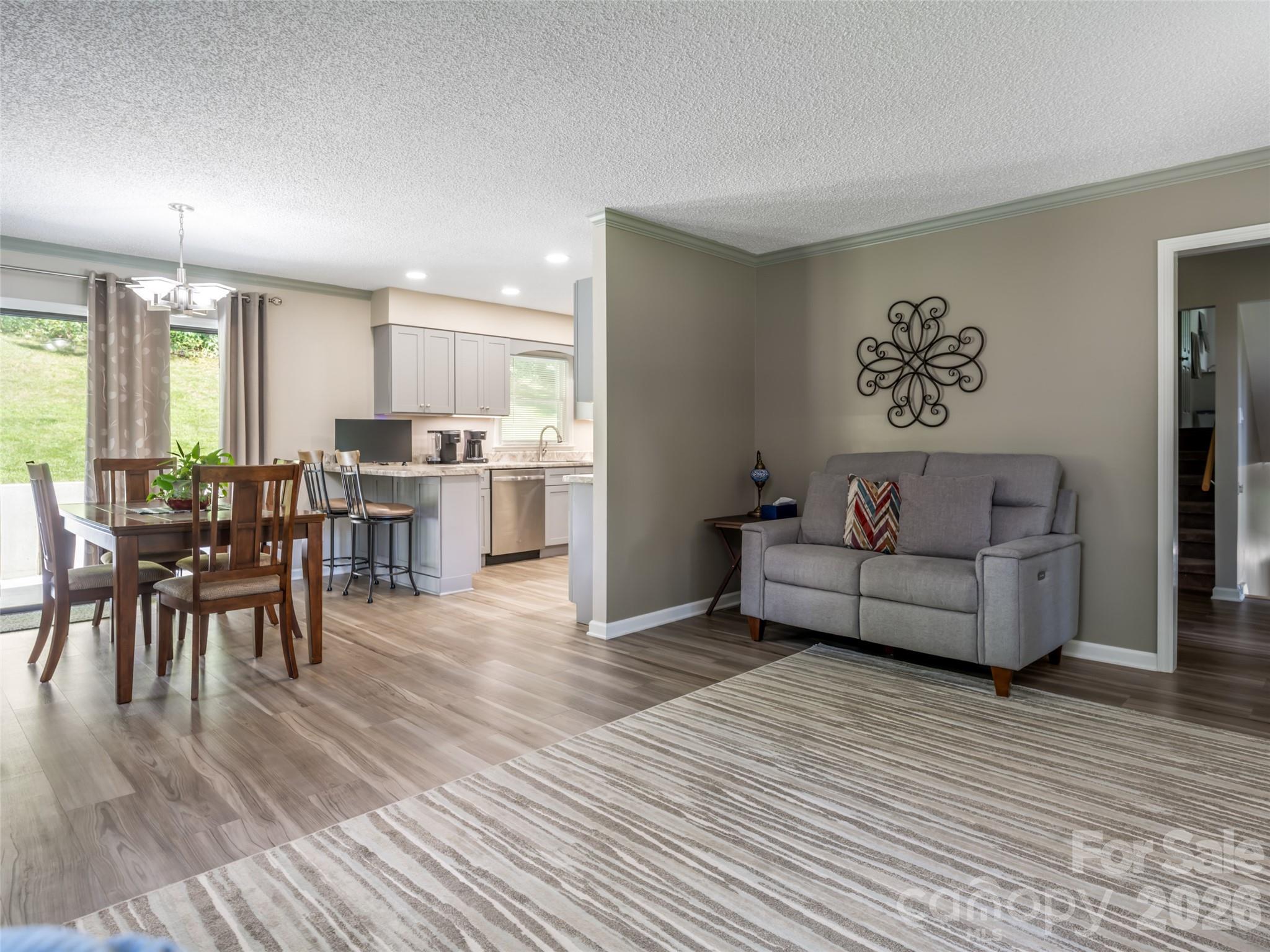 1 Morris Drive — Weaverville