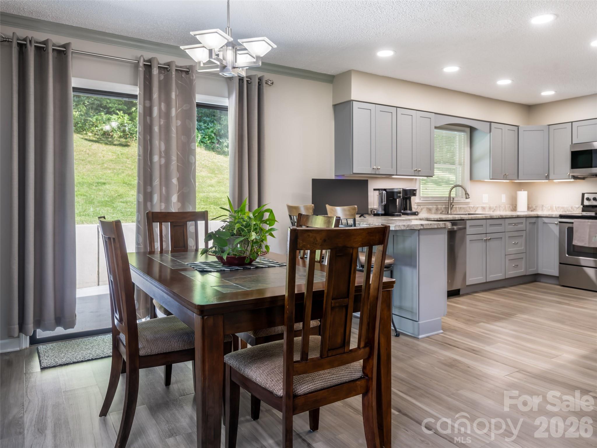 1 Morris Drive — Weaverville