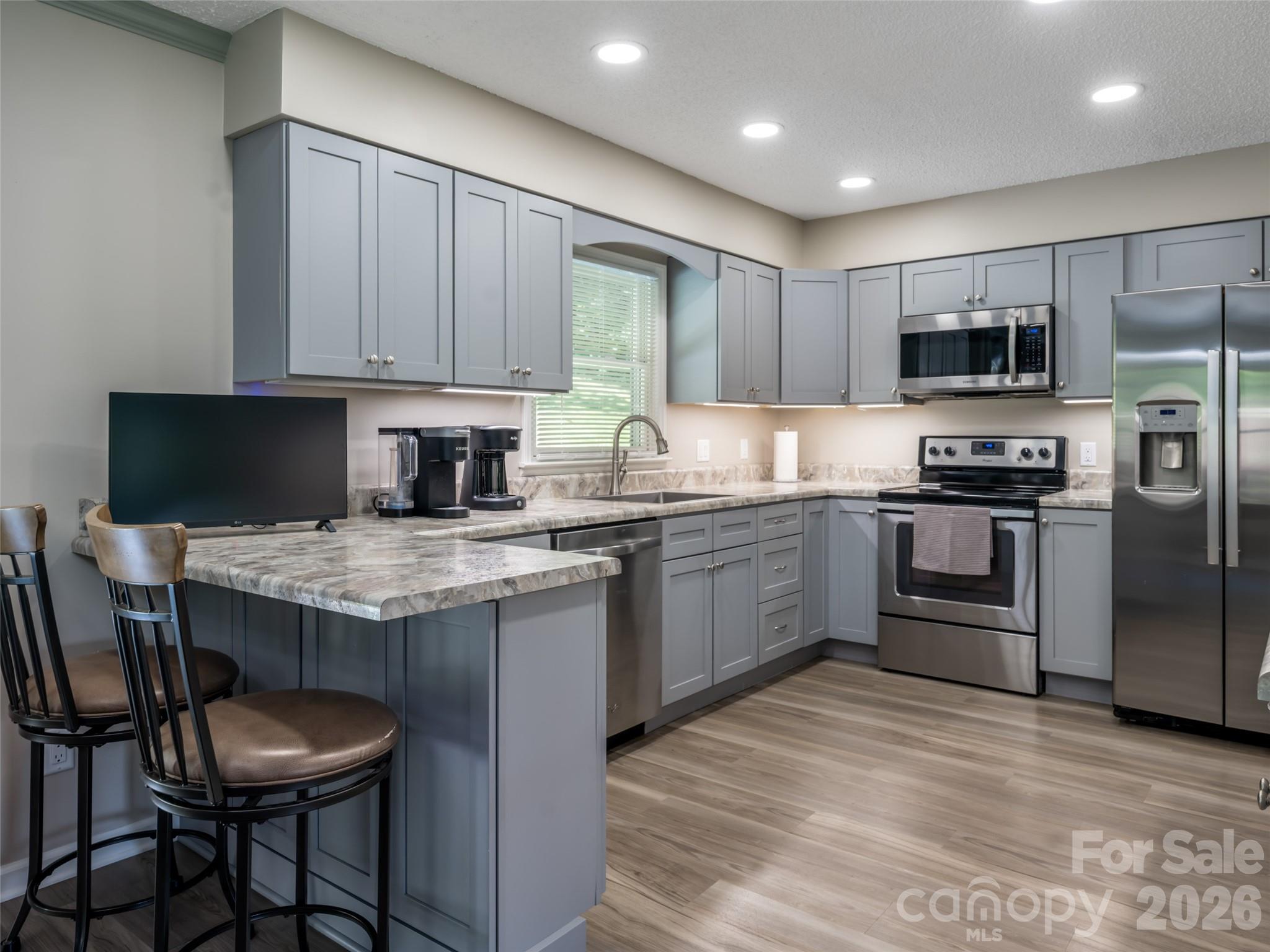 1 Morris Drive — Weaverville