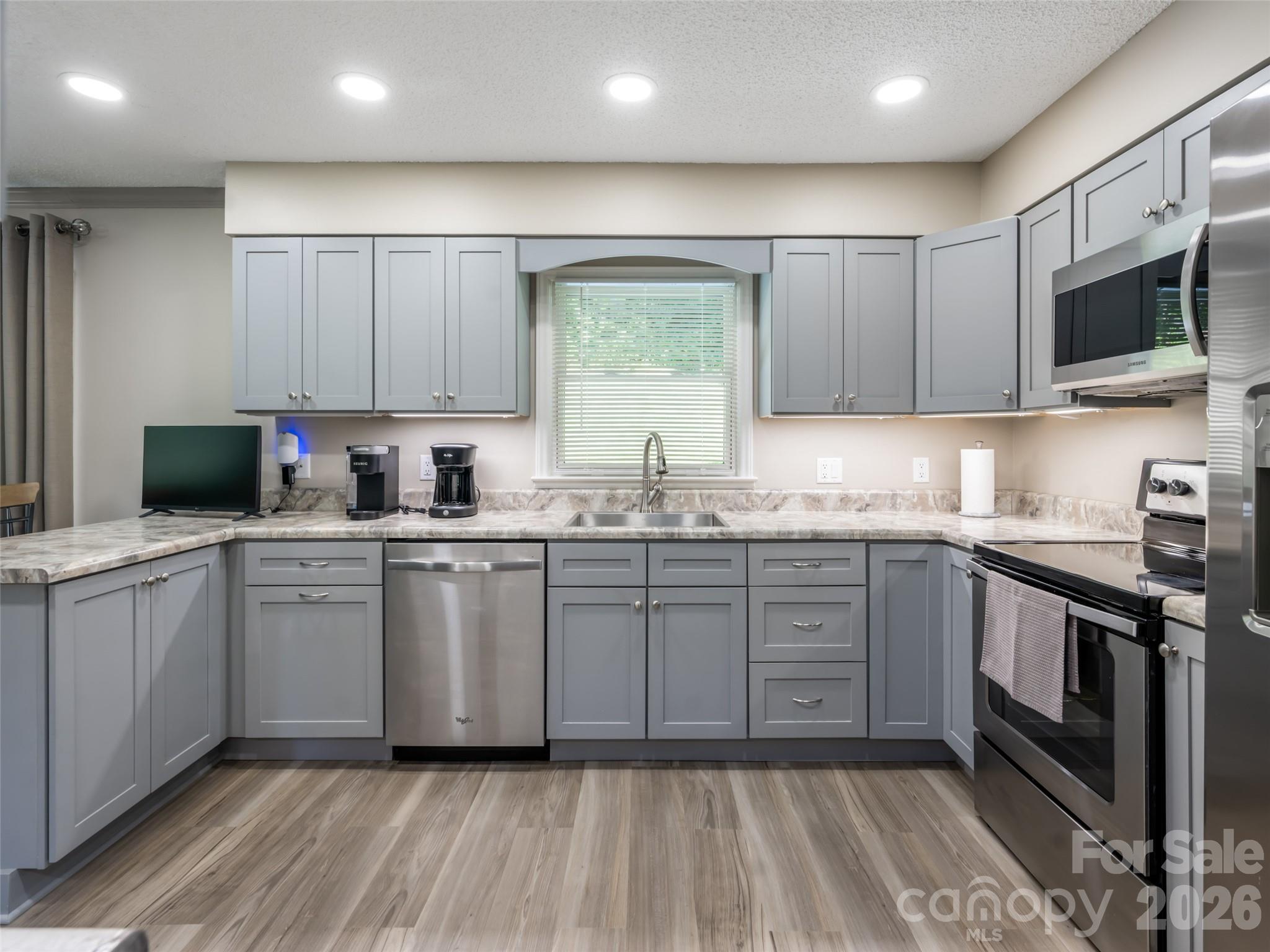1 Morris Drive — Weaverville