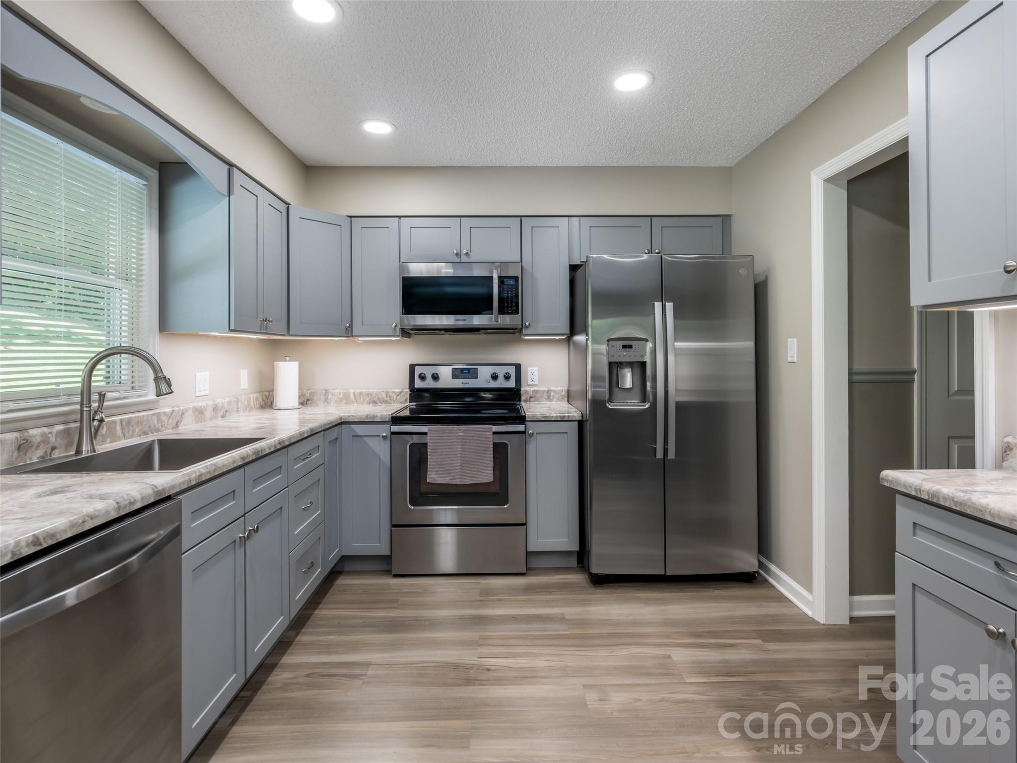 1 Morris Drive — Weaverville