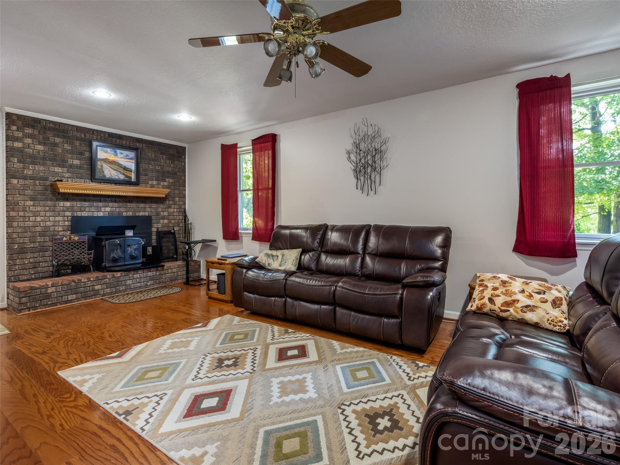 1 Morris Drive — Weaverville