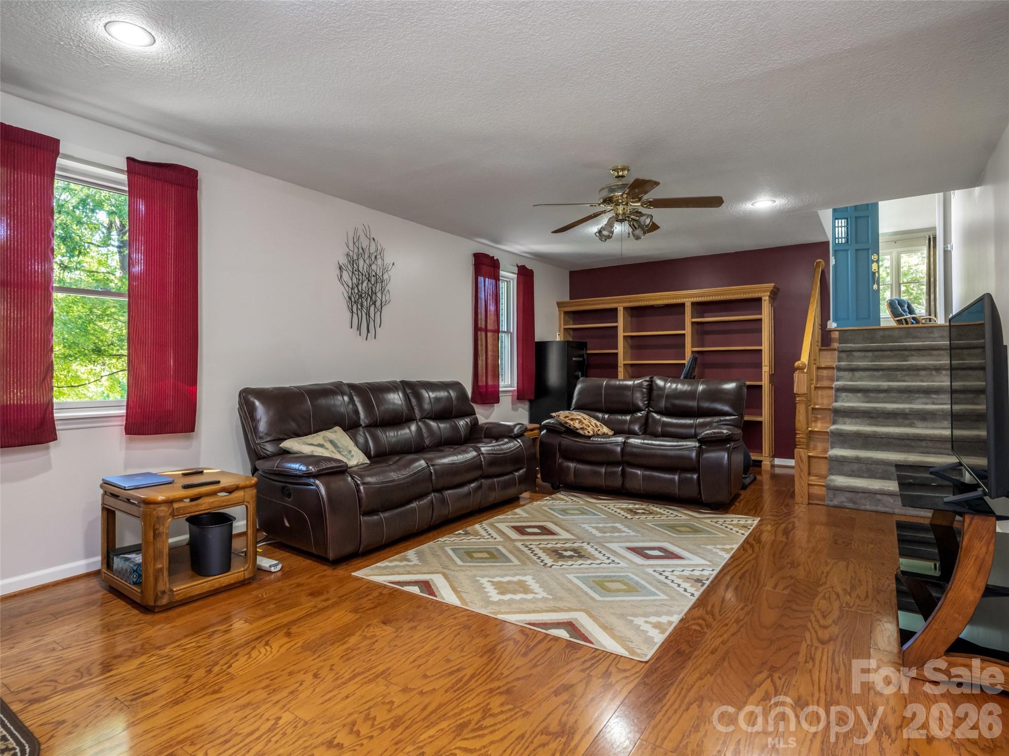 1 Morris Drive — Weaverville