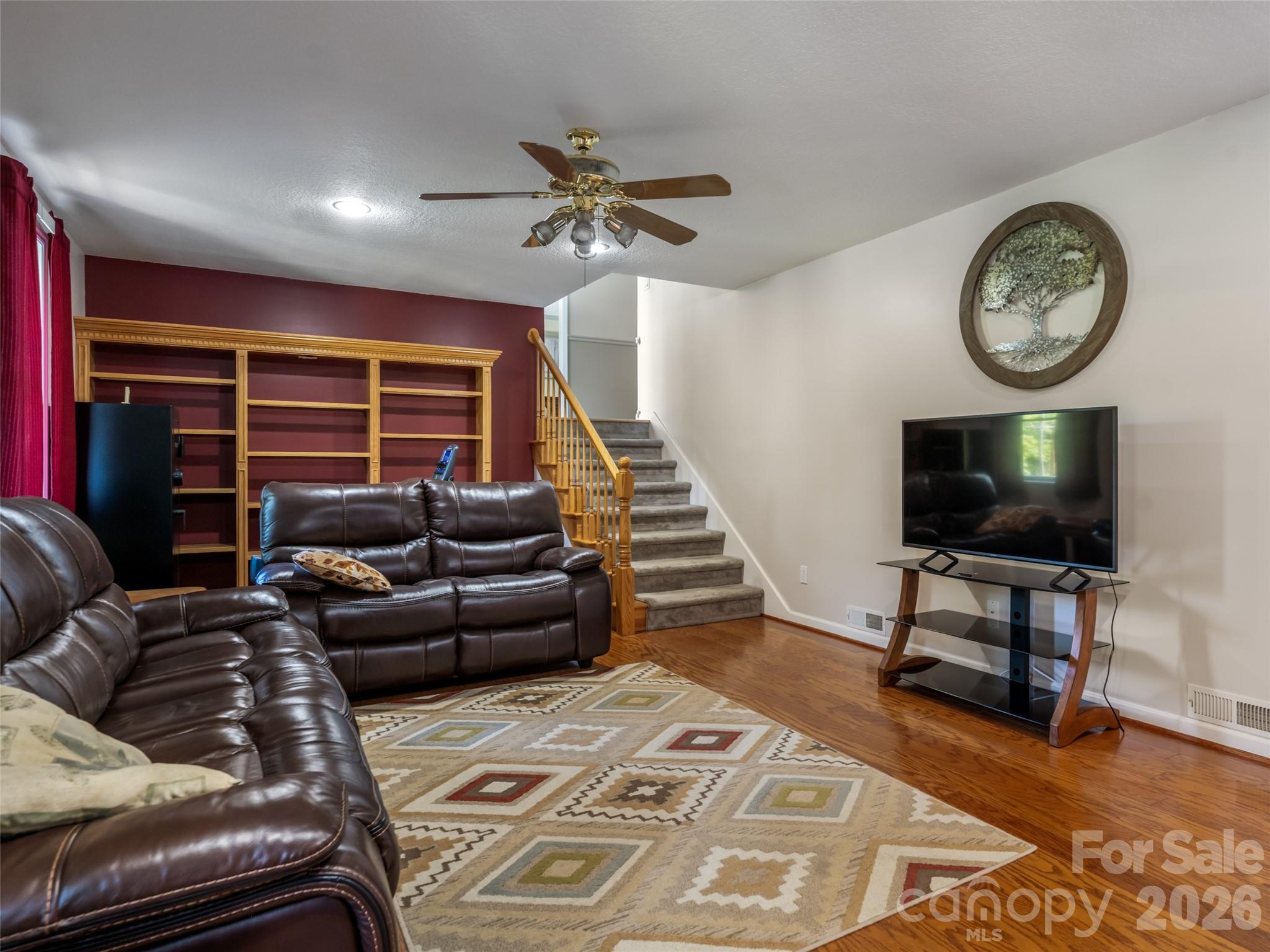 1 Morris Drive — Weaverville