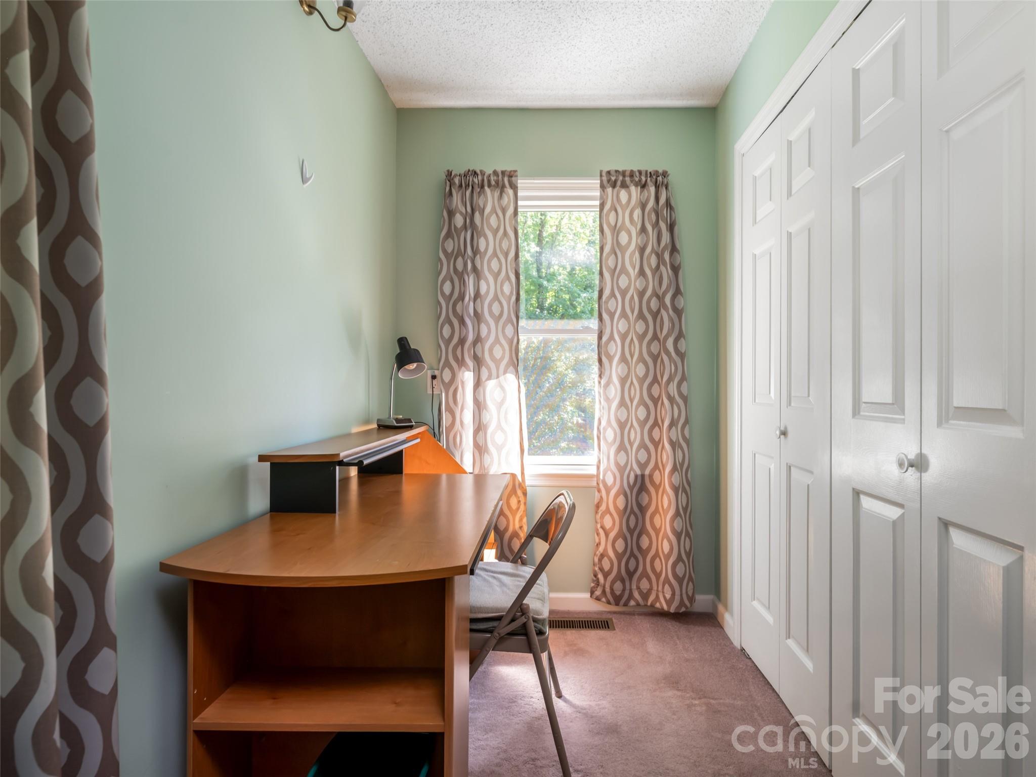 1 Morris Drive — Weaverville