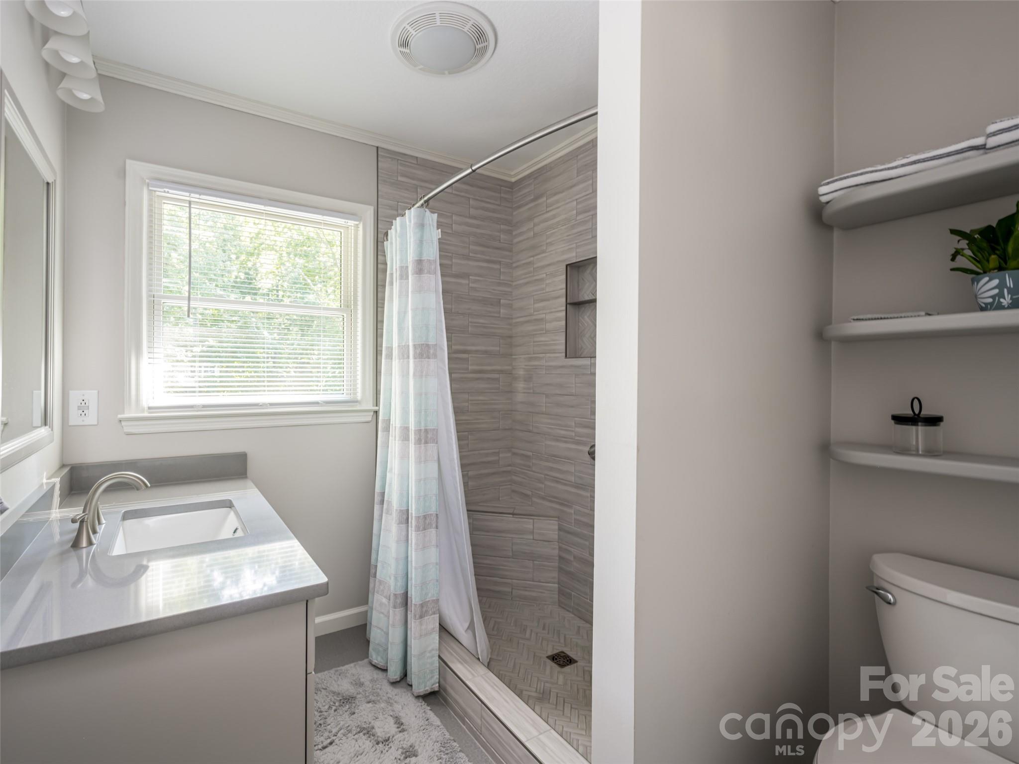 1 Morris Drive — Weaverville