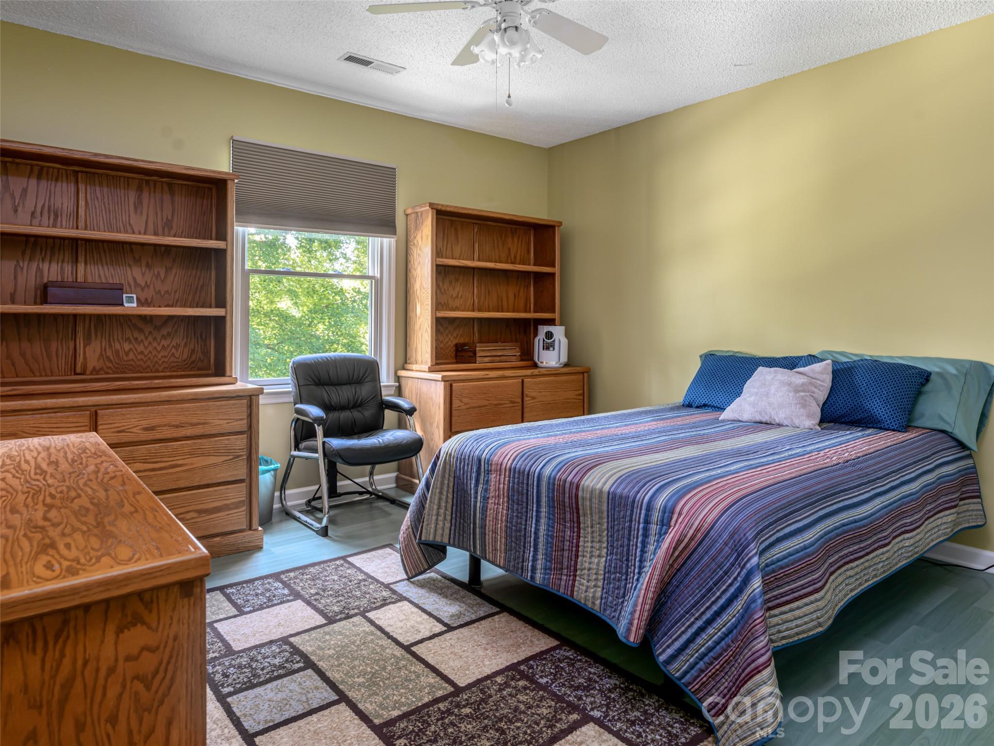 1 Morris Drive — Weaverville