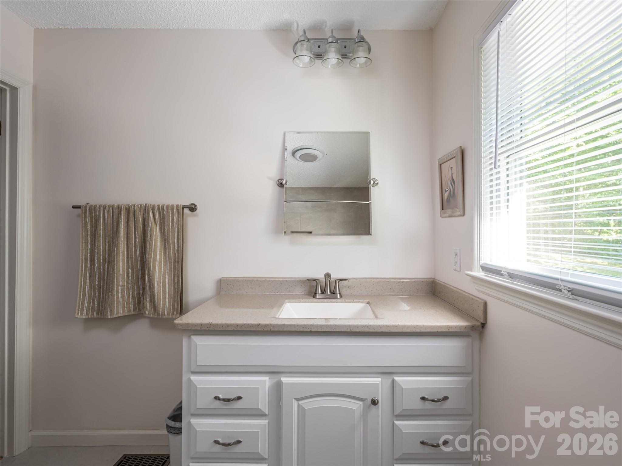 1 Morris Drive — Weaverville