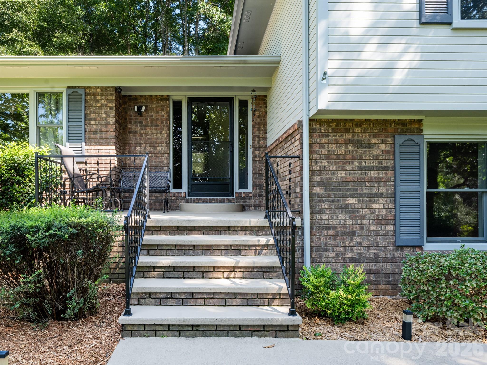 1 Morris Drive — Weaverville