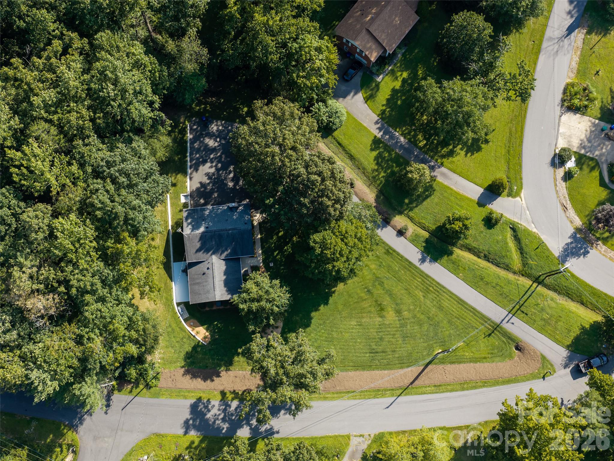 1 Morris Drive — Weaverville