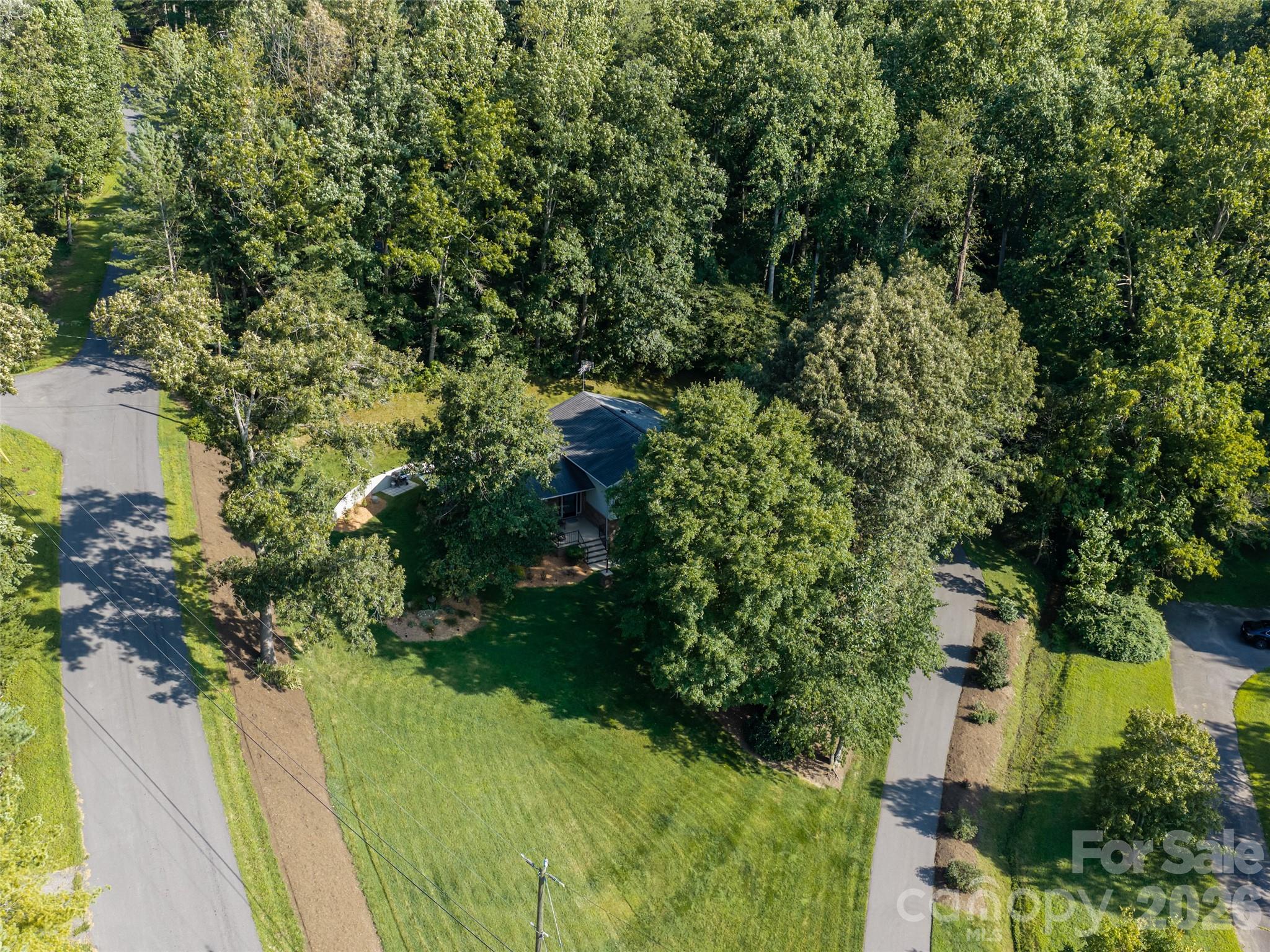 1 Morris Drive — Weaverville
