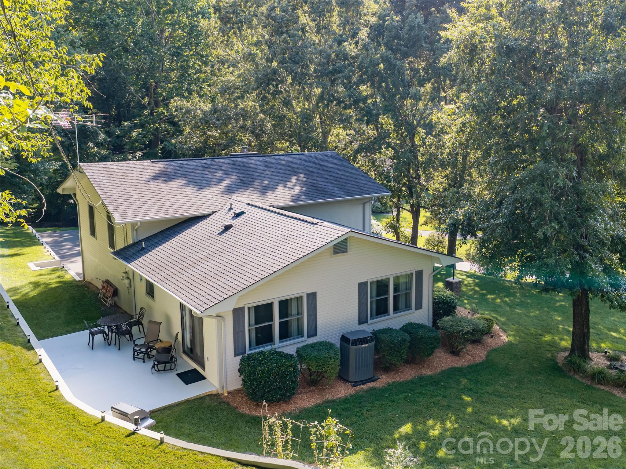 1 Morris Drive — Weaverville