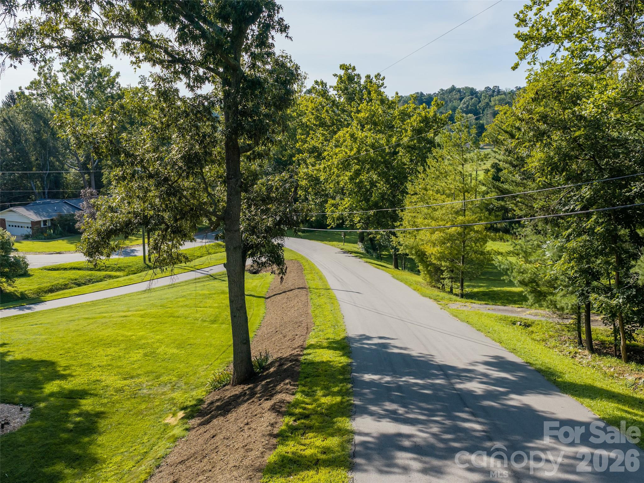 1 Morris Drive — Weaverville