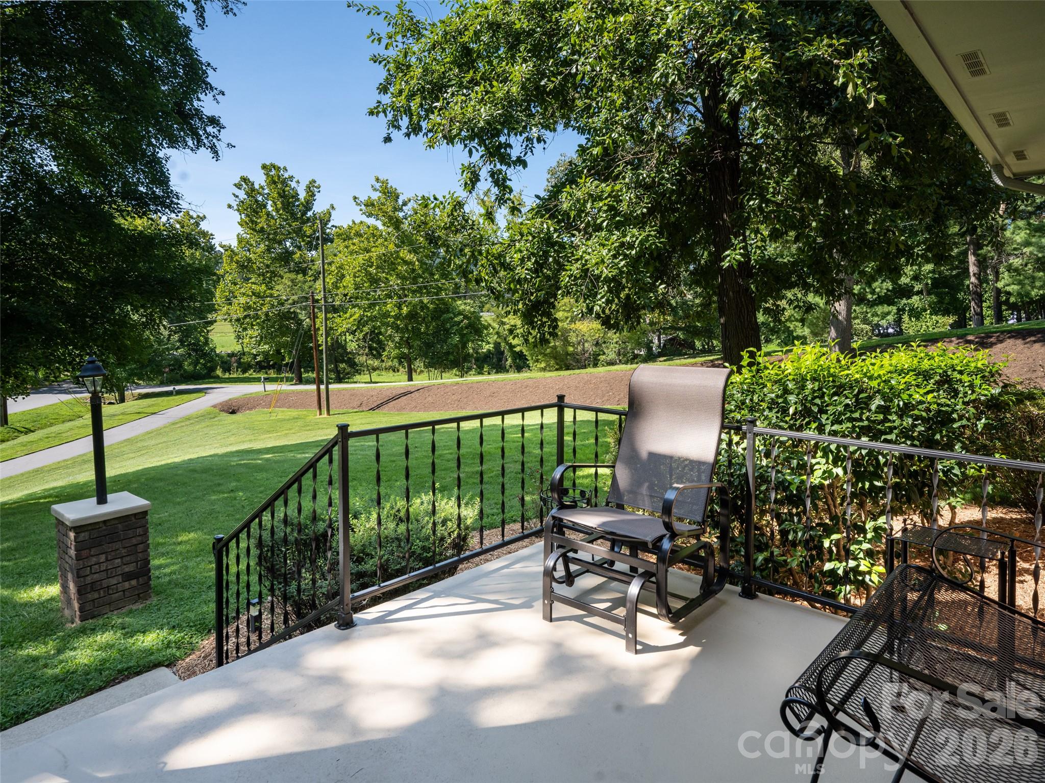 1 Morris Drive — Weaverville