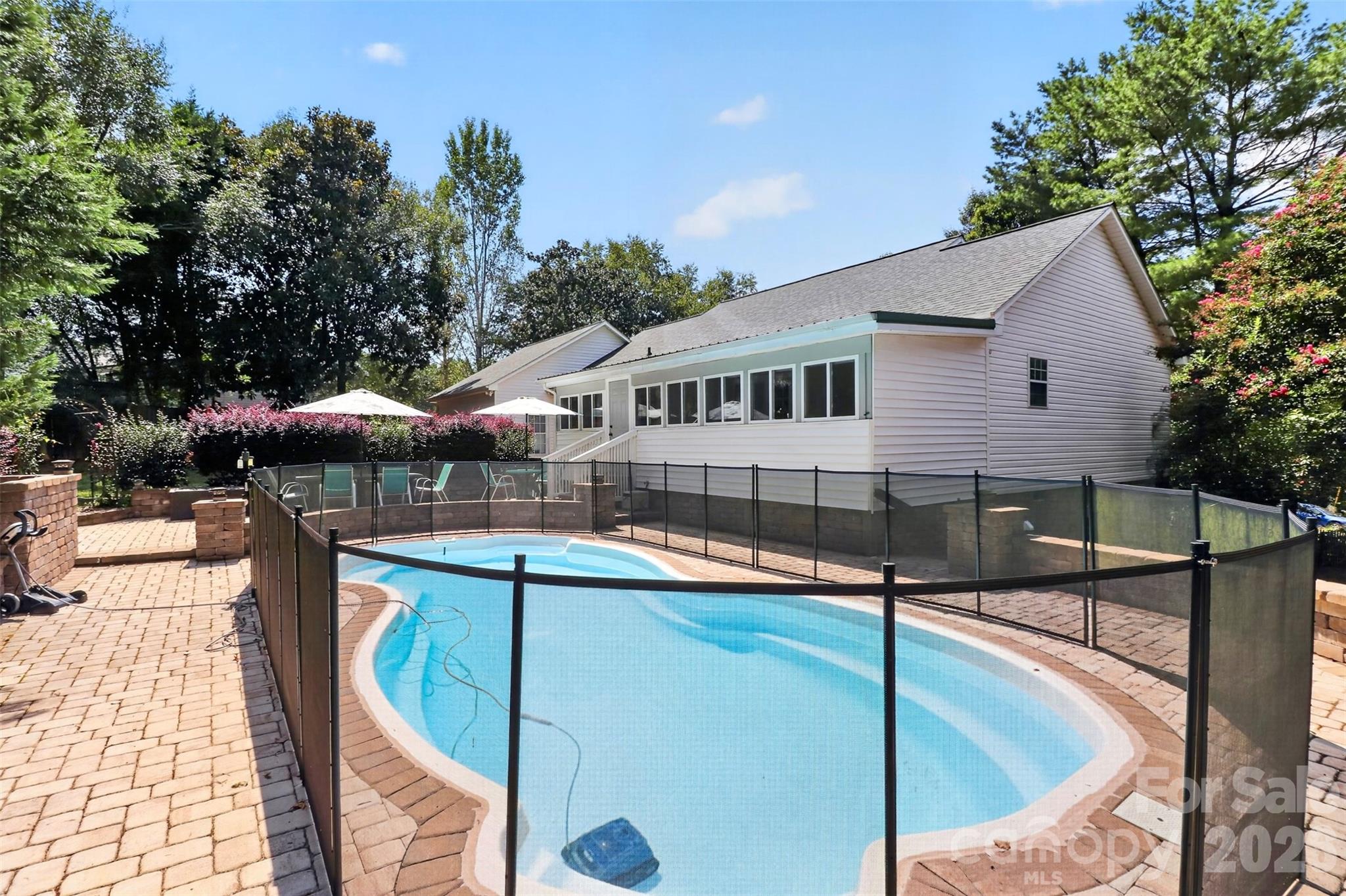 176 Toucan Road — Mooresville