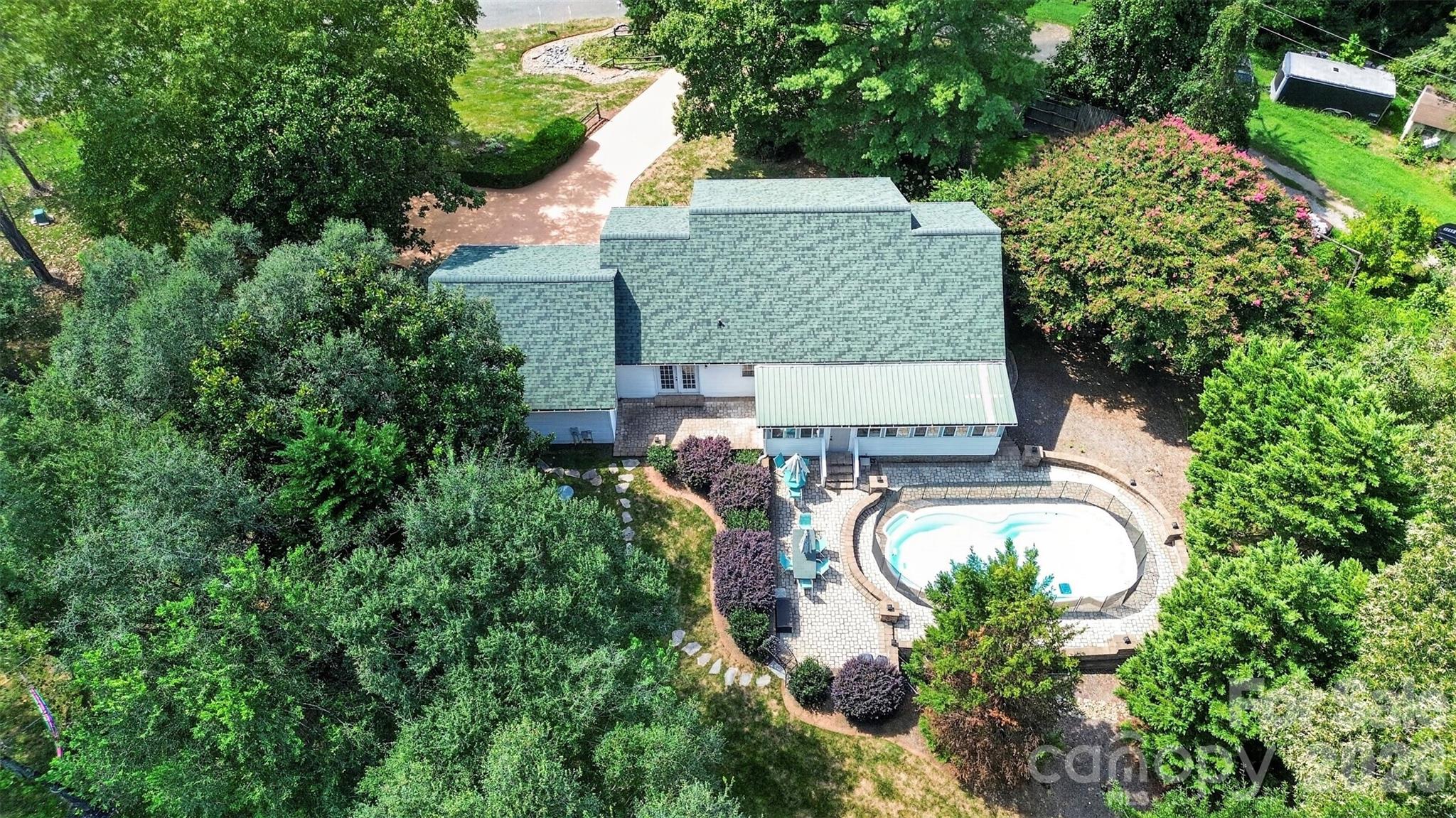 176 Toucan Road — Mooresville