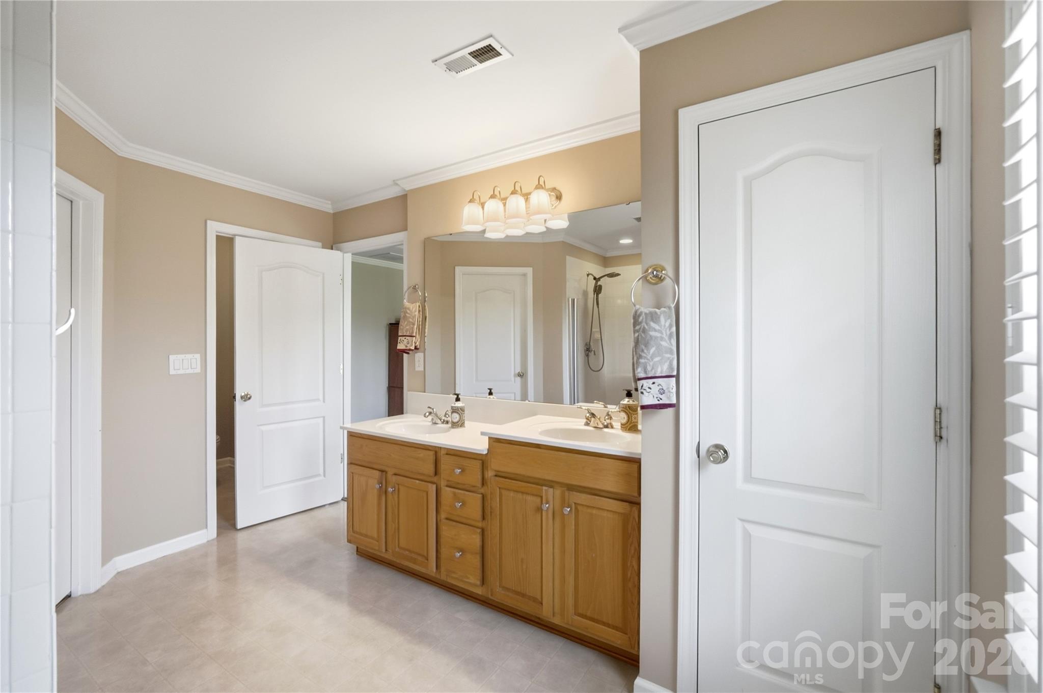 14720 Bridle Trace Lane — Pineville