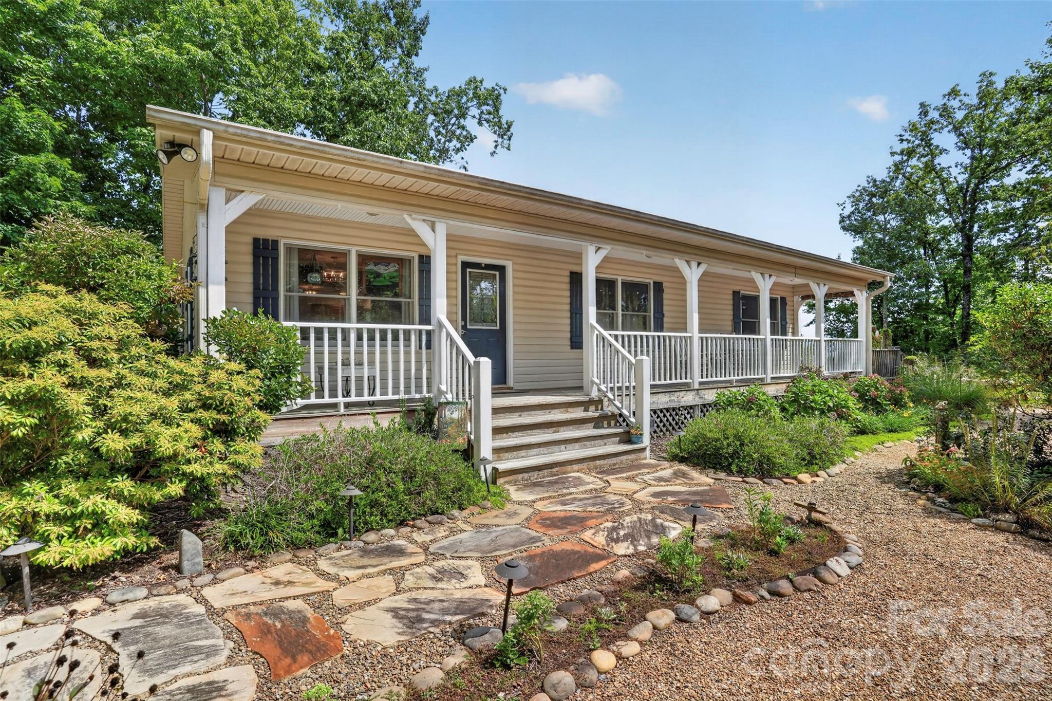 50 Autumn View Drive — Hendersonville