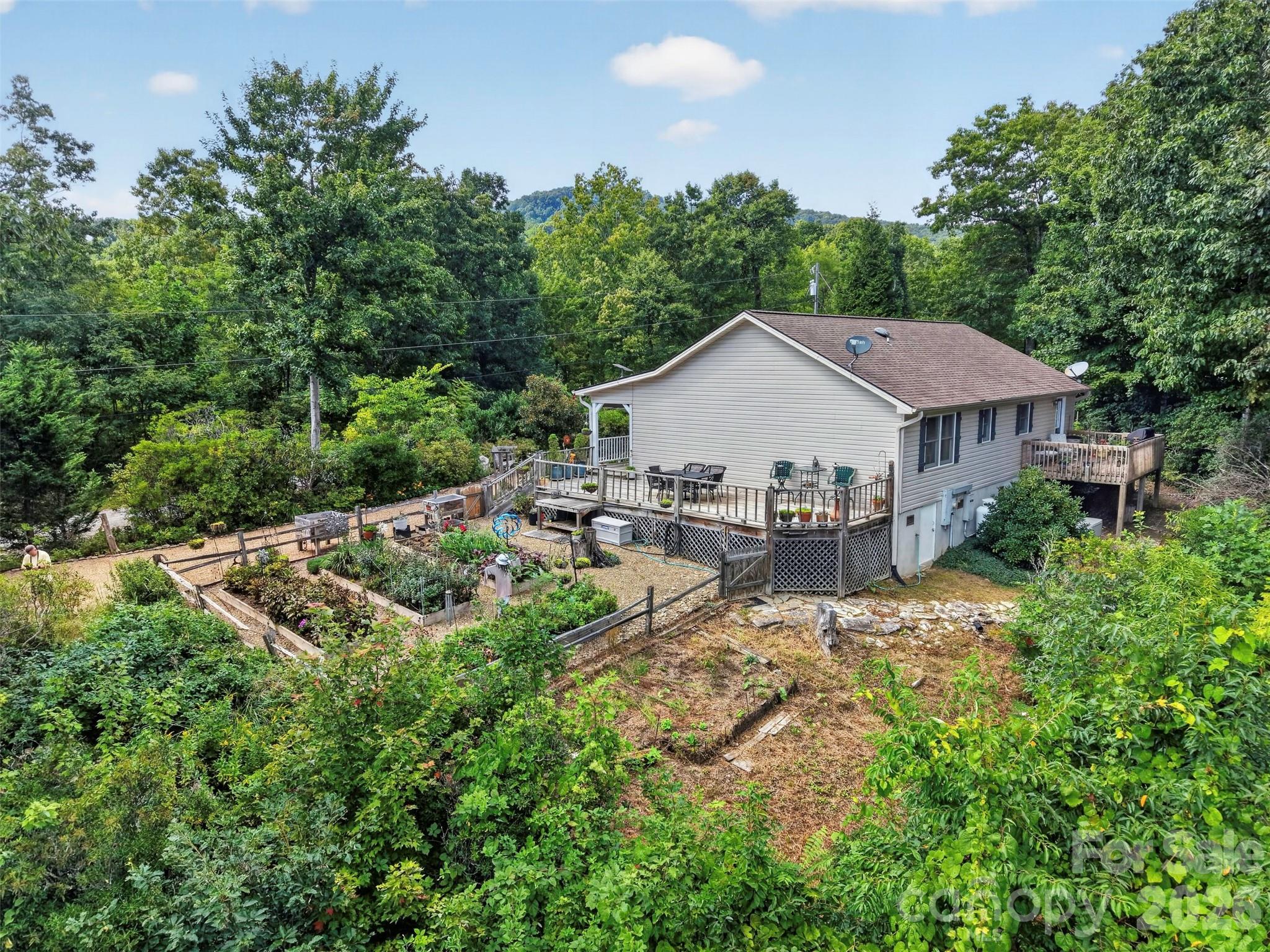 50 Autumn View Drive — Hendersonville