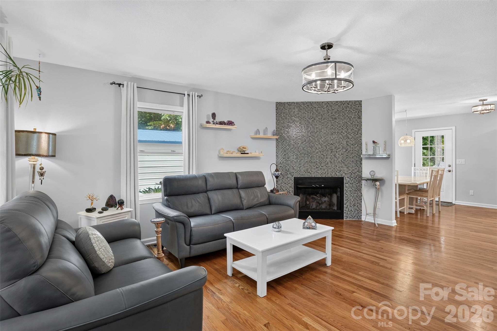 50 Autumn View Drive — Hendersonville