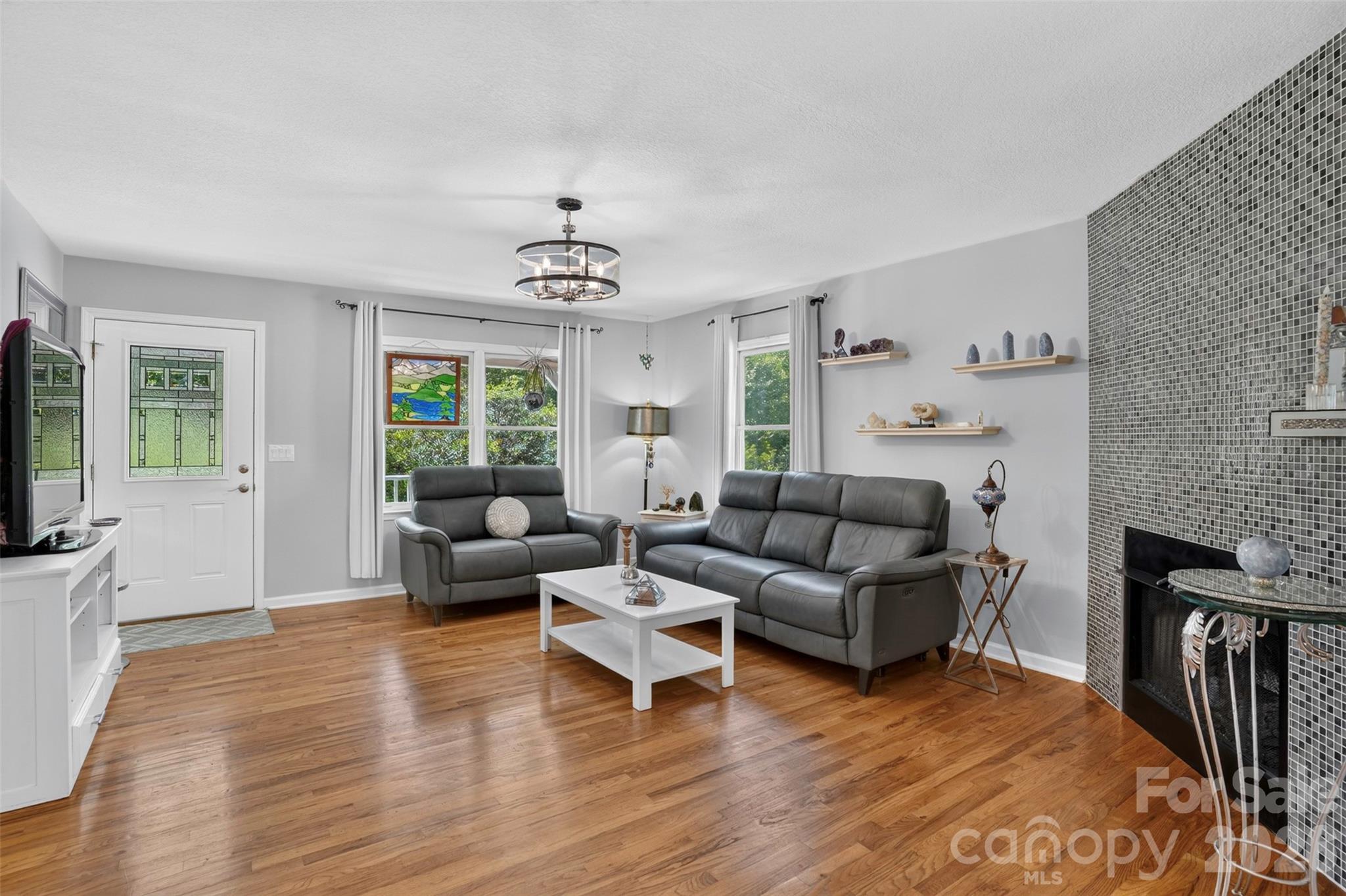 50 Autumn View Drive — Hendersonville