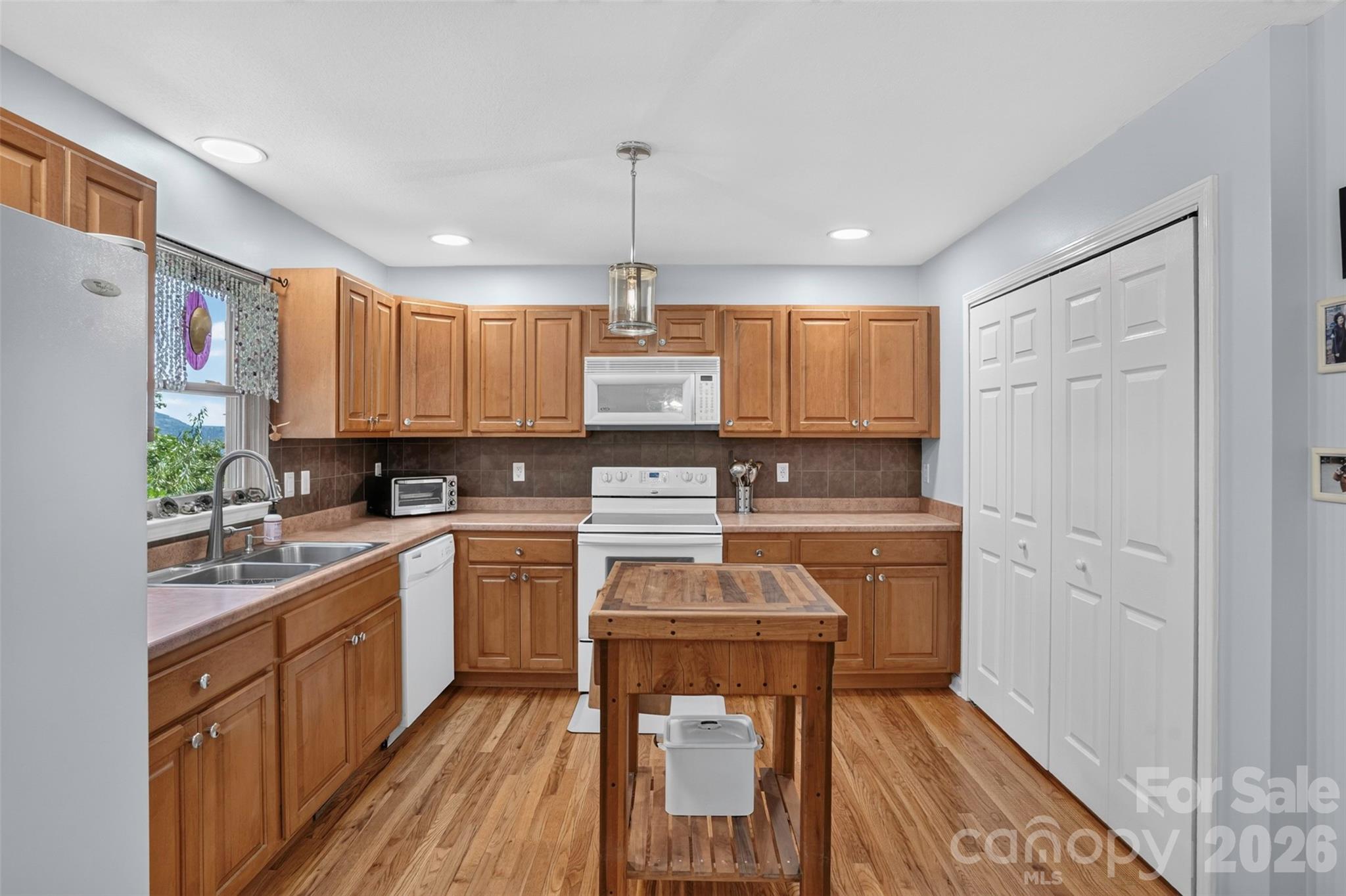 50 Autumn View Drive — Hendersonville