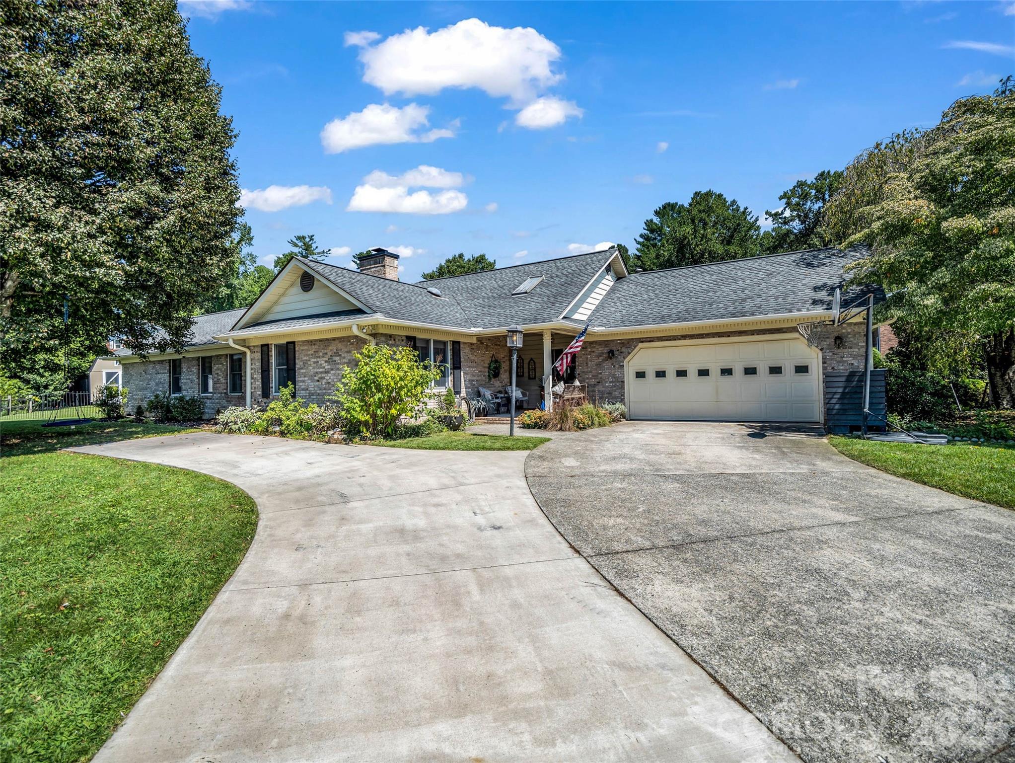 2365 Rosemont Court — Hendersonville