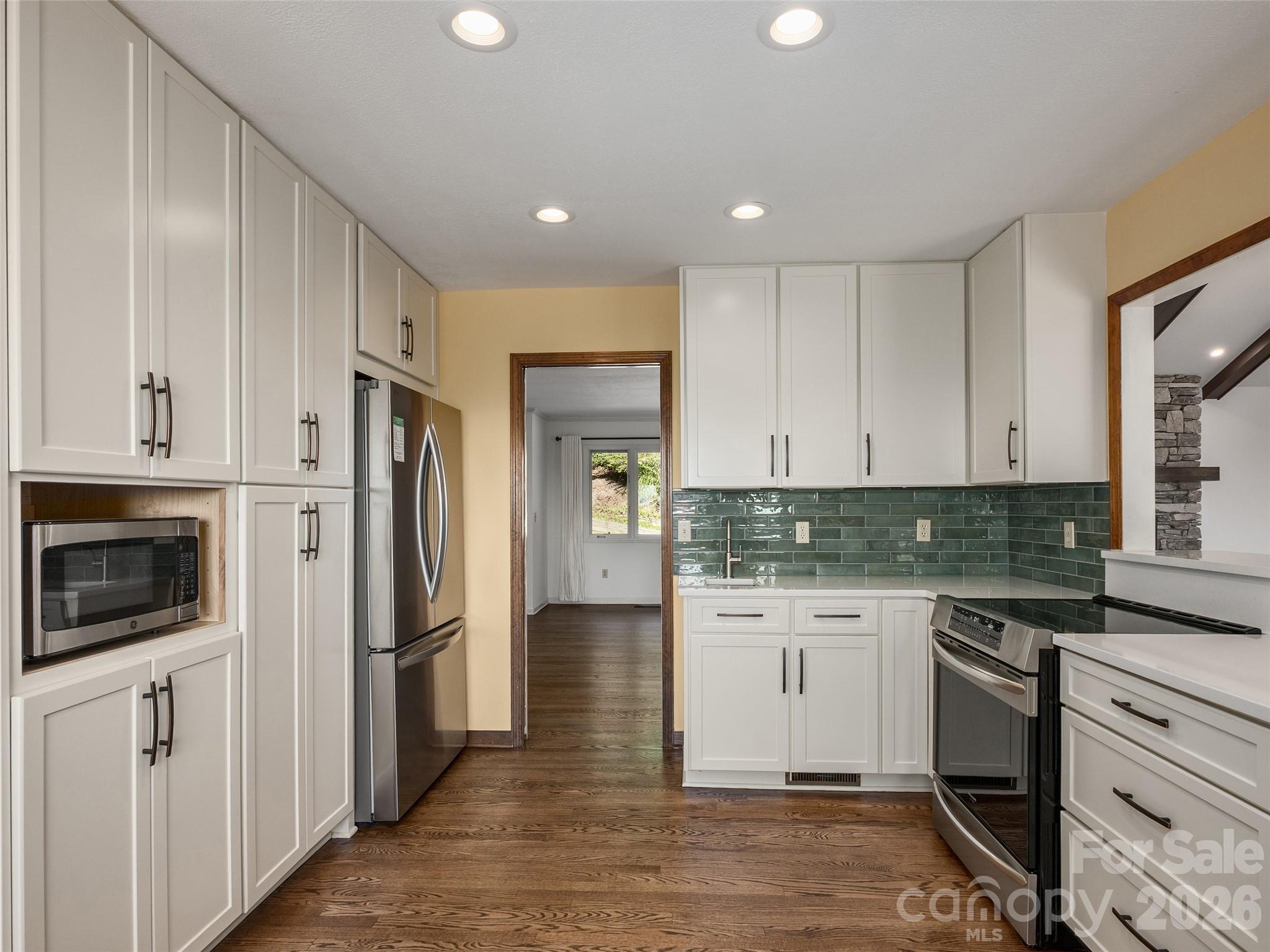 288 Roberts Drive — Laurel Park